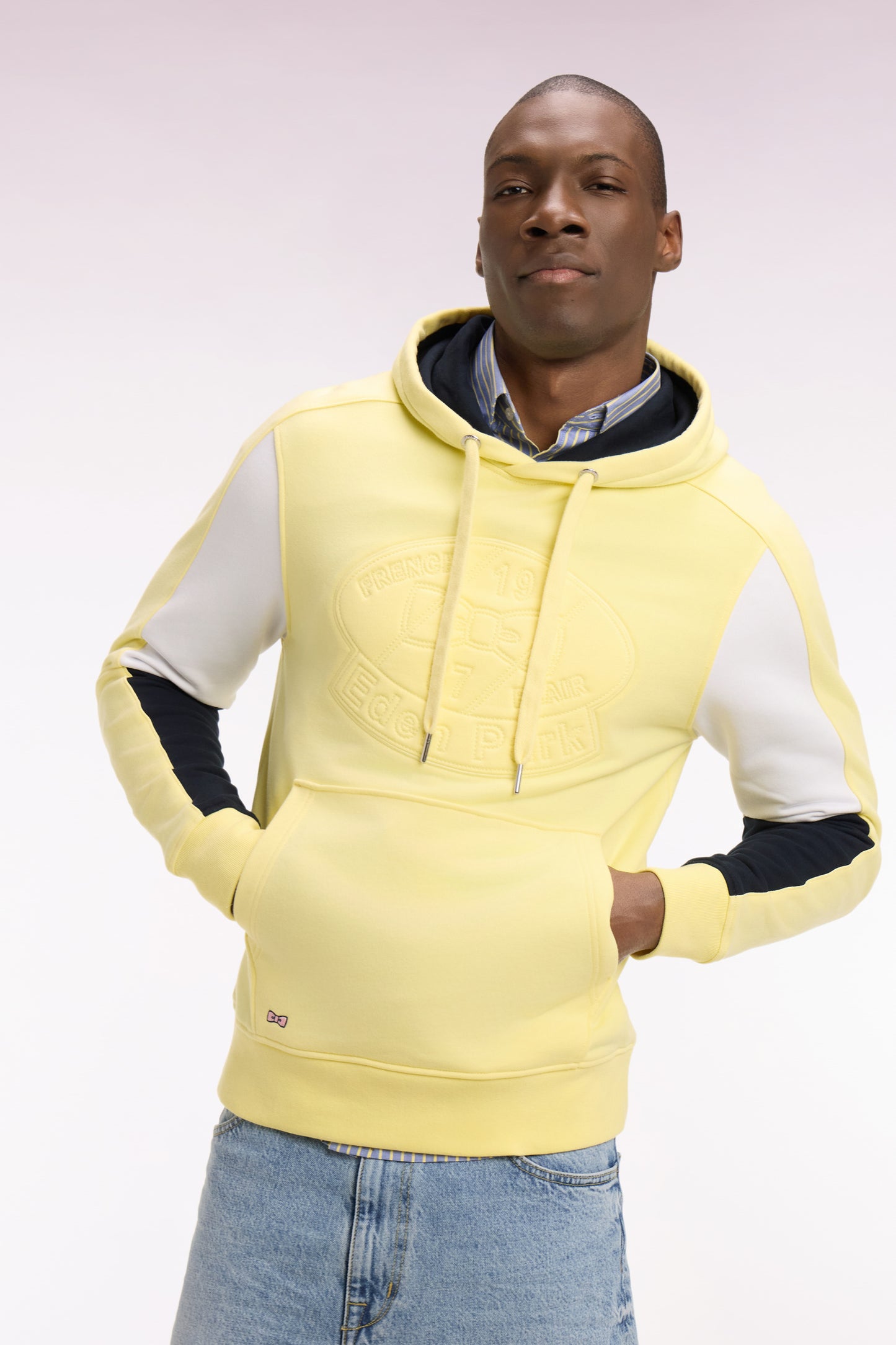 Sweatshirt à capuche en molleton coton jaune brodé