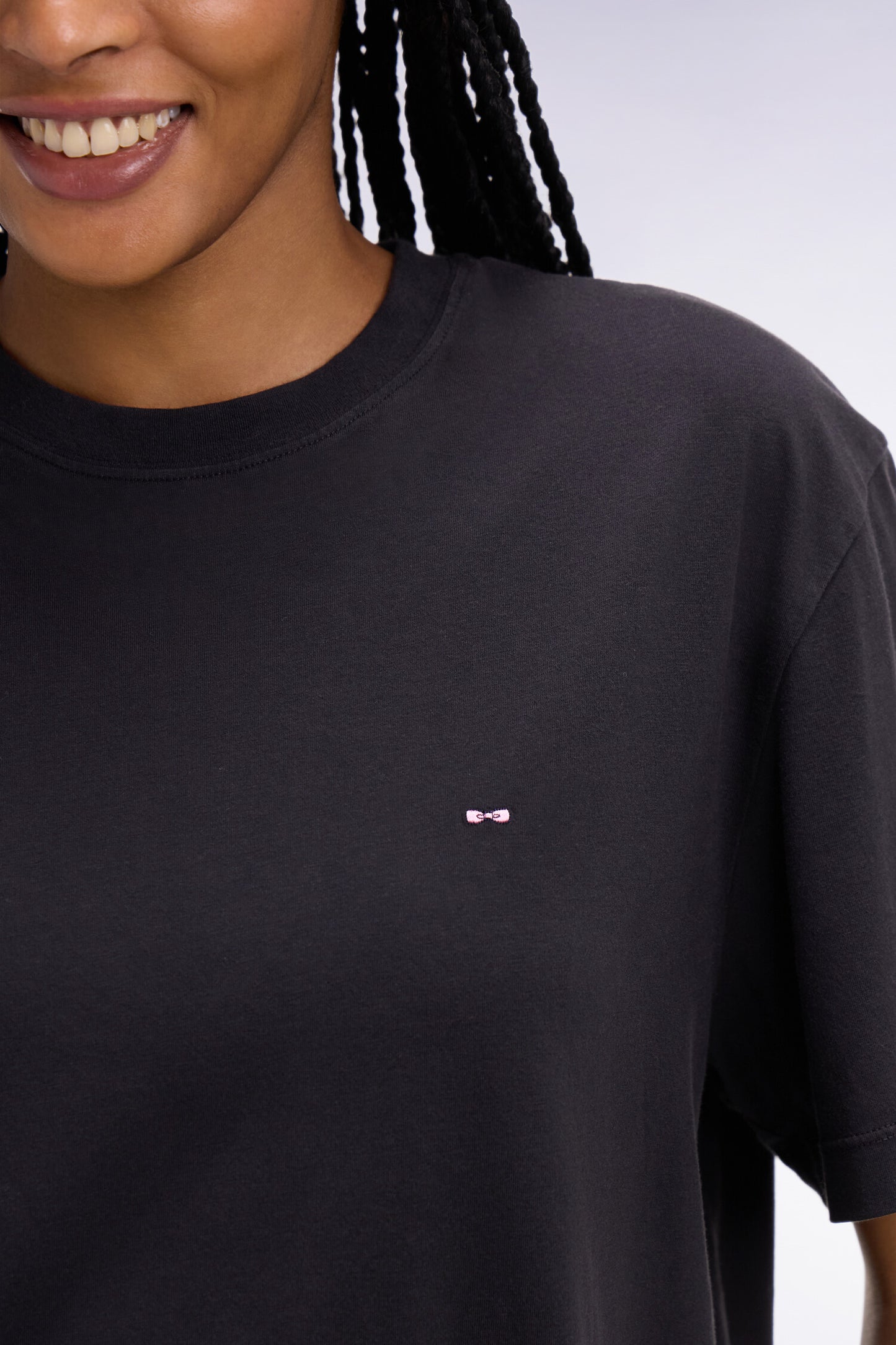 Short-sleeved t-shirt in black lyocell and cotton oversized cut
