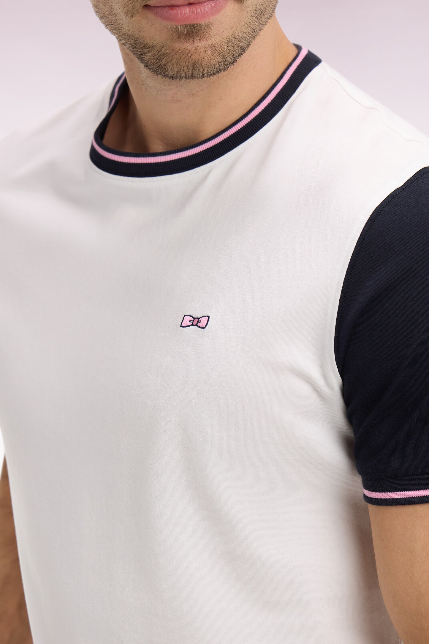T-shirt à manches courtes en coton blanc manches marine coupe regular