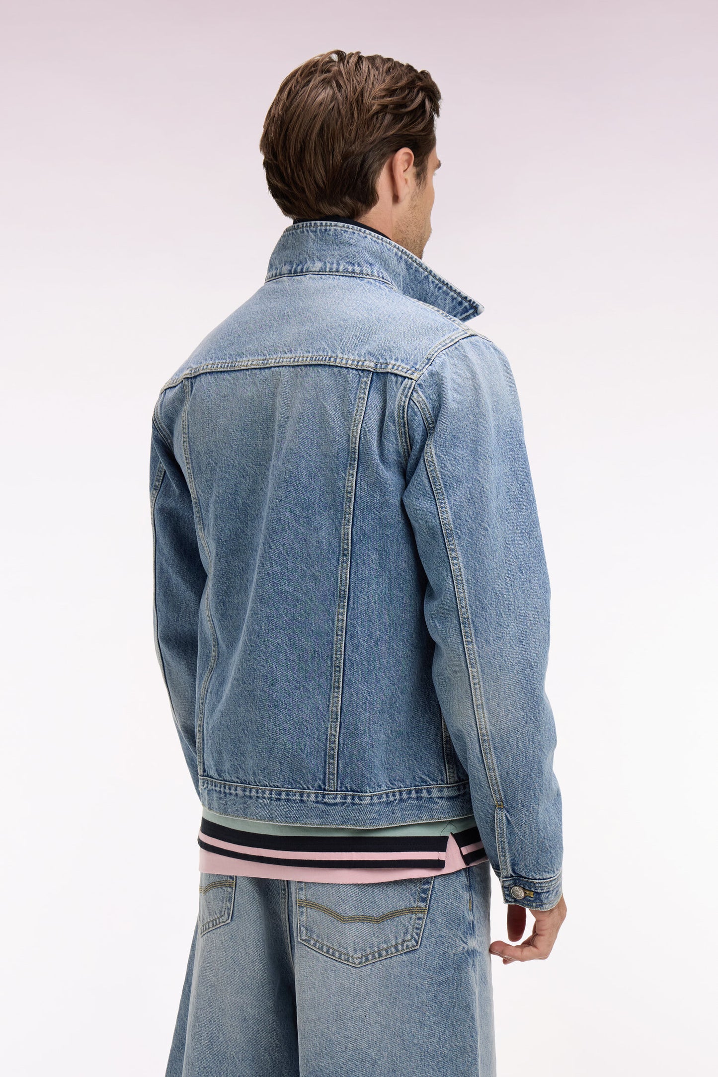 Blouson en denim bleu délavé