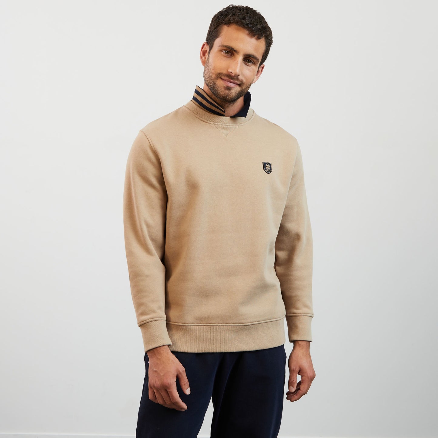 Plain beige round-neck sweatshirt