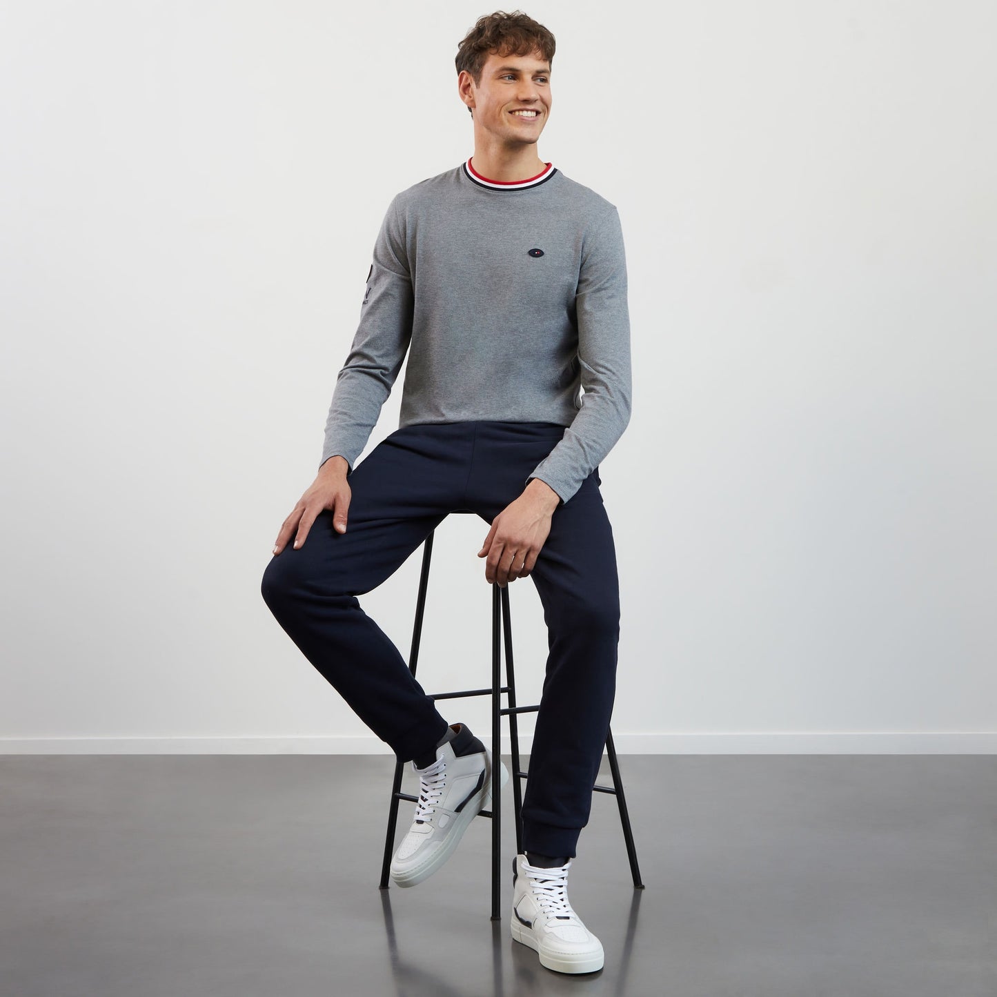 Grey long-sleeved T-shirt with no. 10 and XV de France embroidered detail