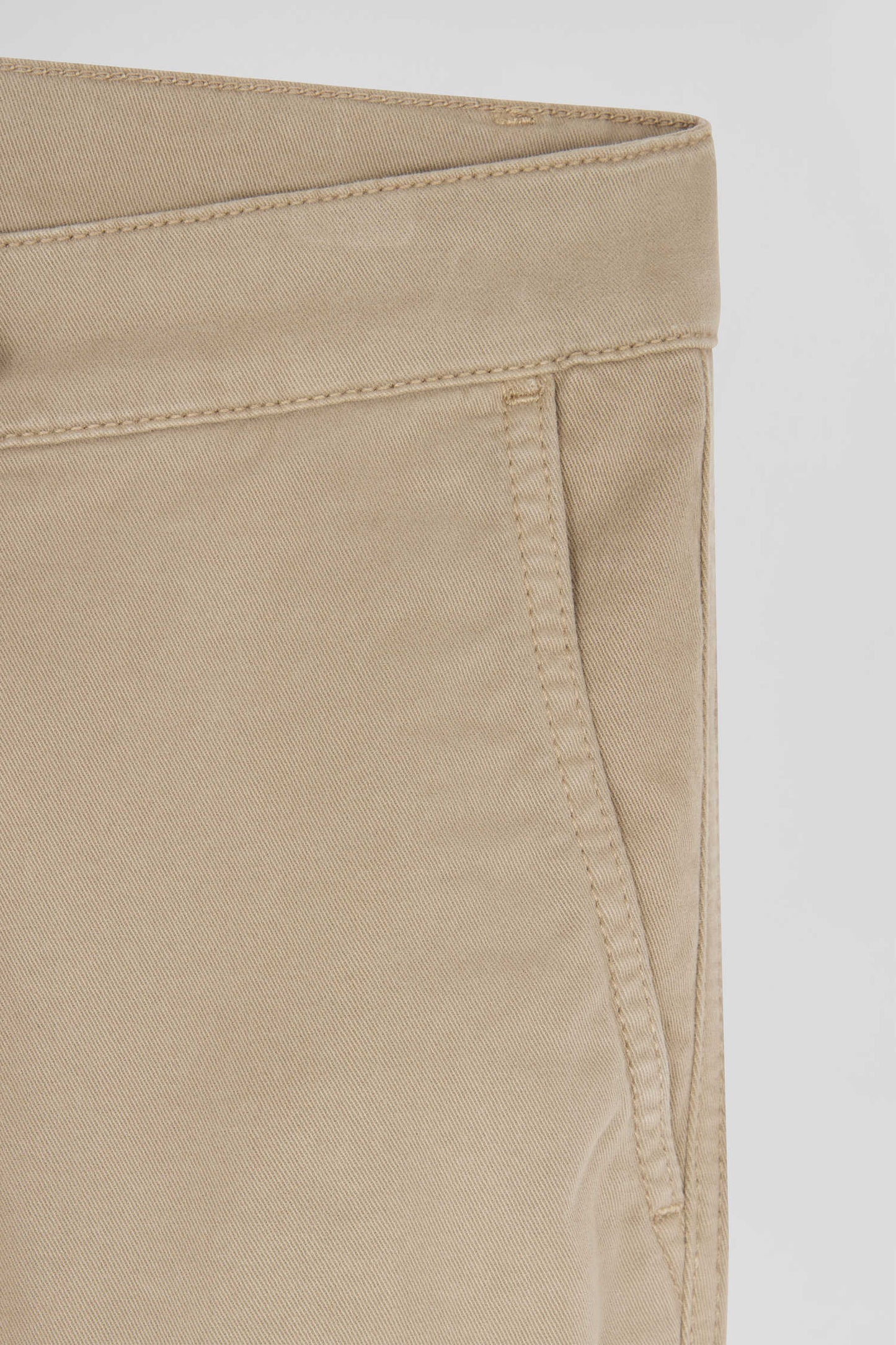 Regular beige chino trousers in stretch cotton gabardine