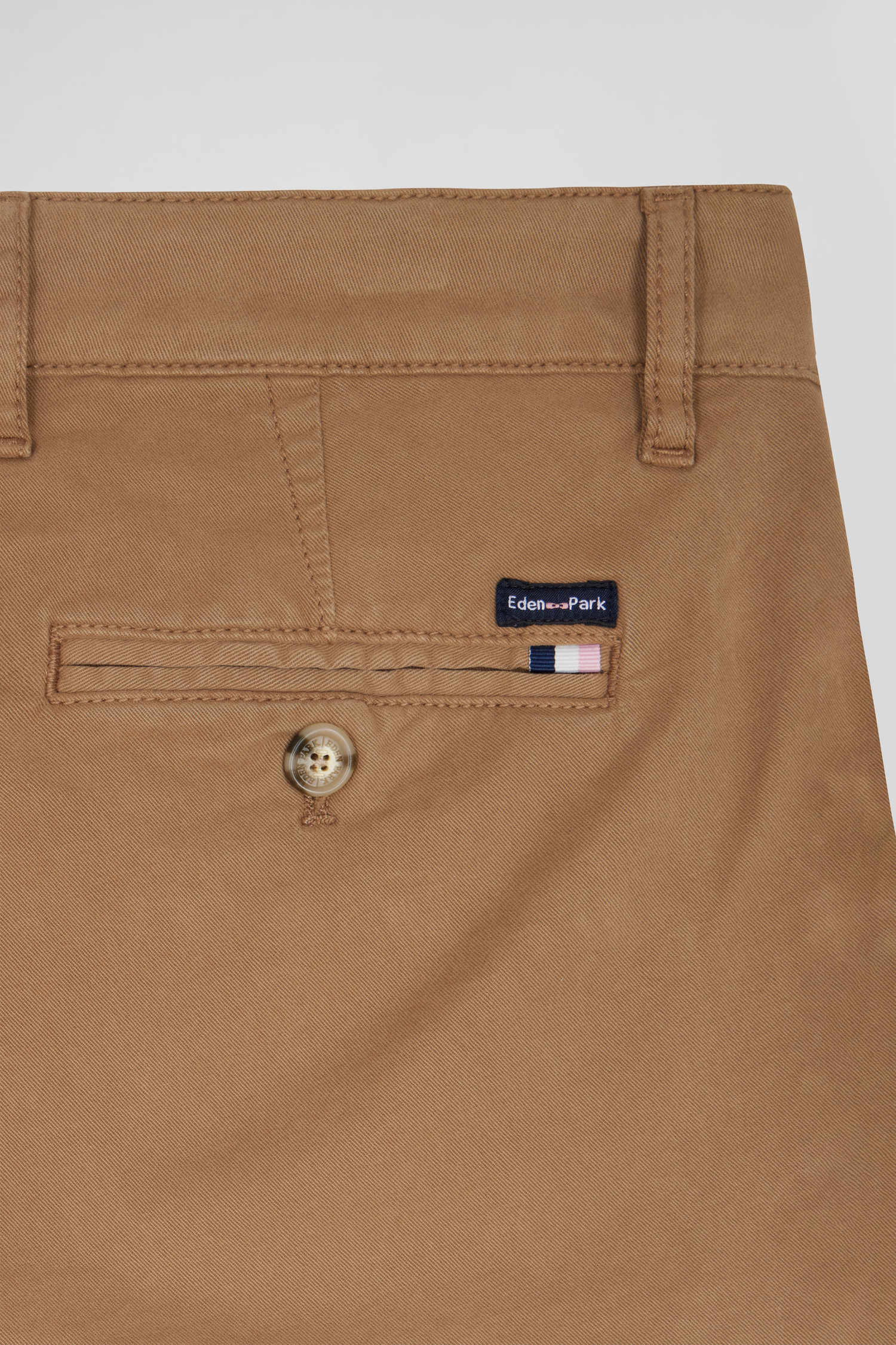 Regular brown chino trousers in stretch cotton gabardine