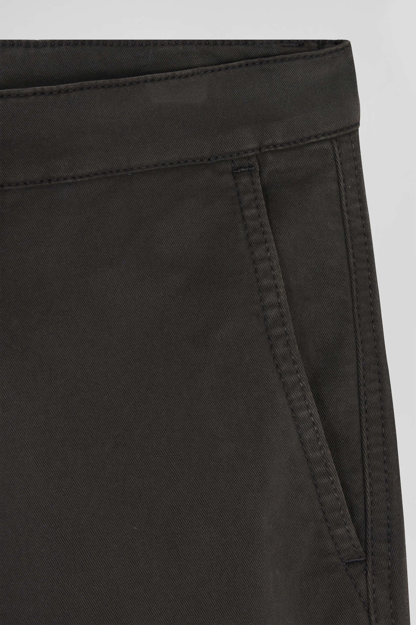 Regular black chino trousers in stretch cotton gabardine