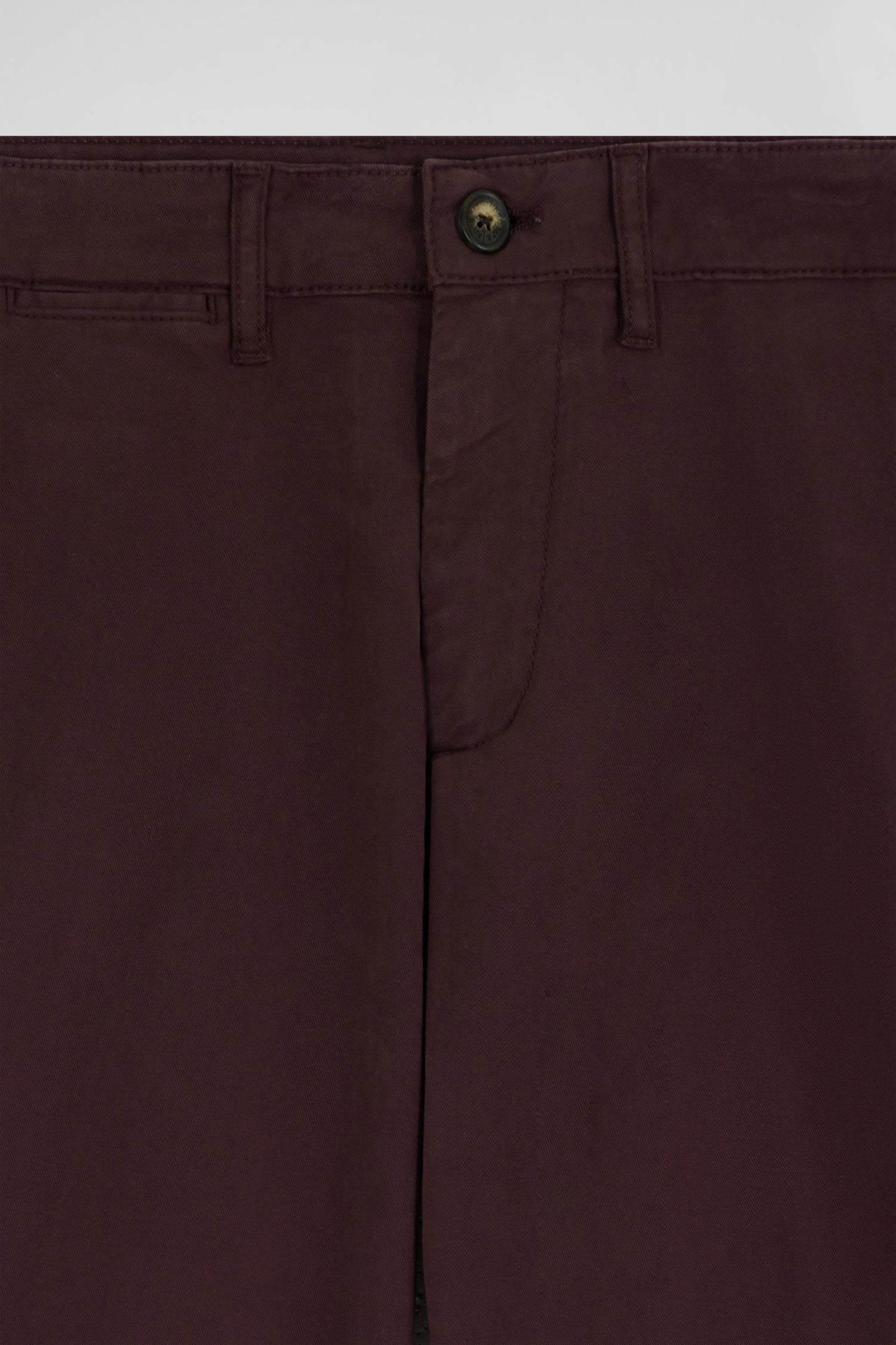 Regular burgundy chino trousers in stretch cotton gabardine