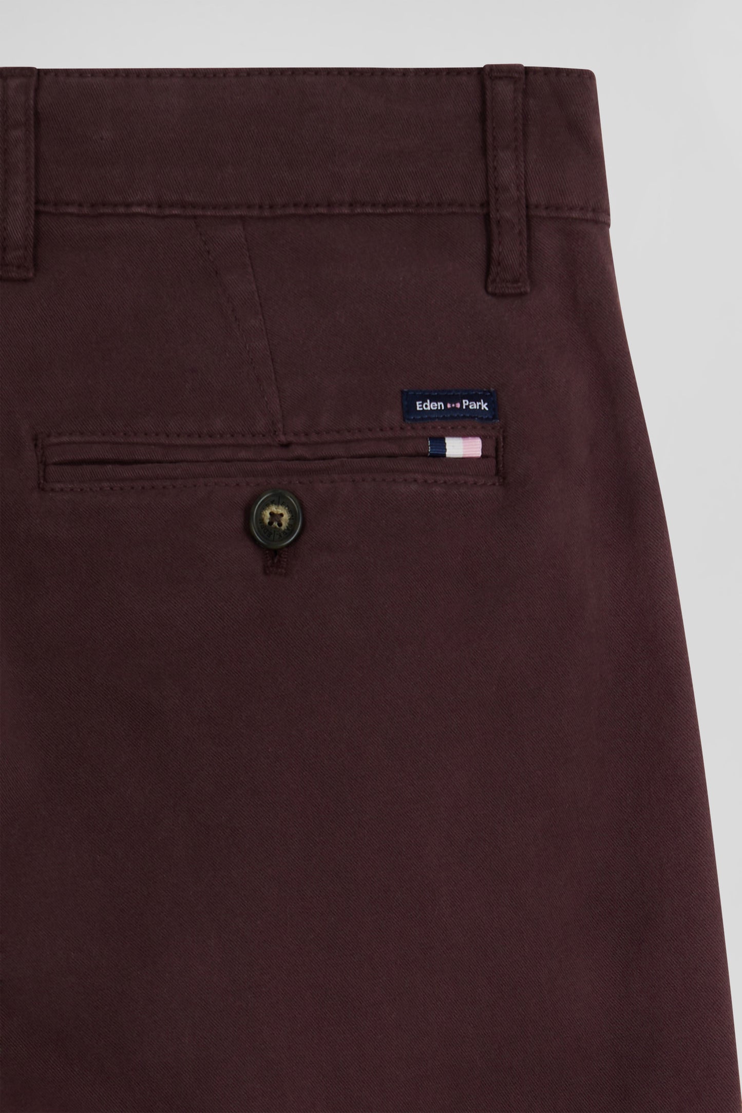 Regular burgundy chino trousers in stretch cotton gabardine