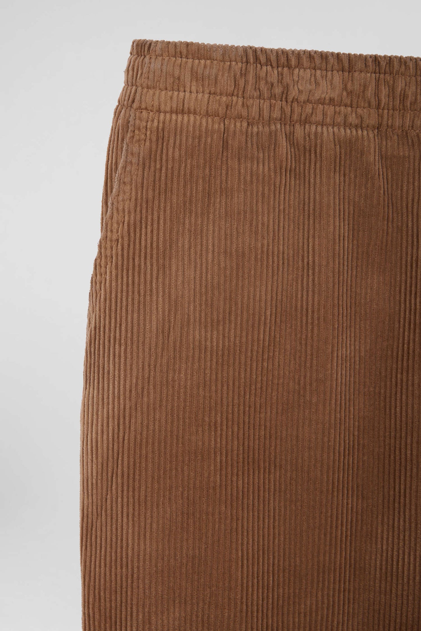 Elasticated-waist pants in hazelnut stretch cotton, Modern cut