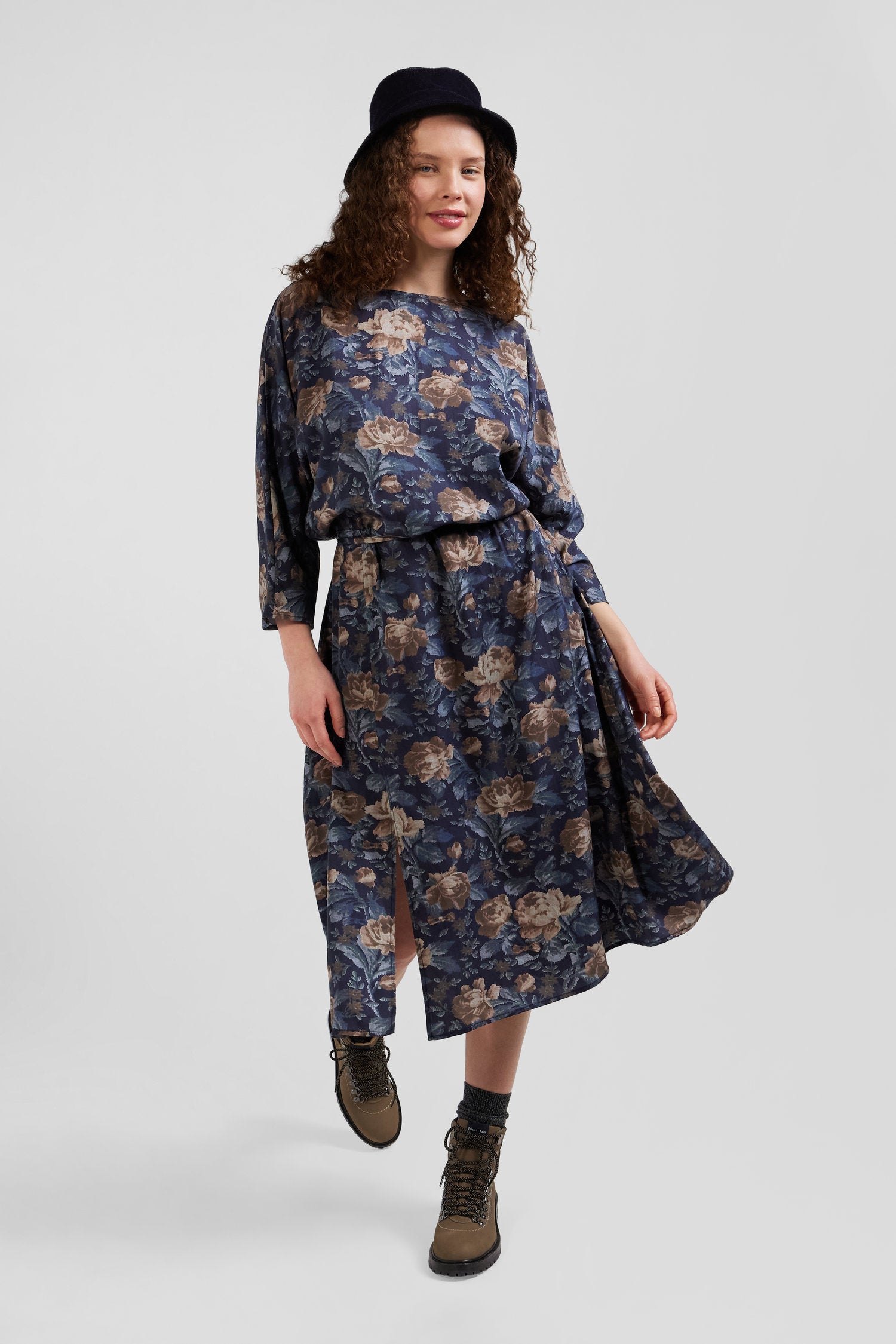 Robe en lyocell bleu marine manches longues à imprimé floral