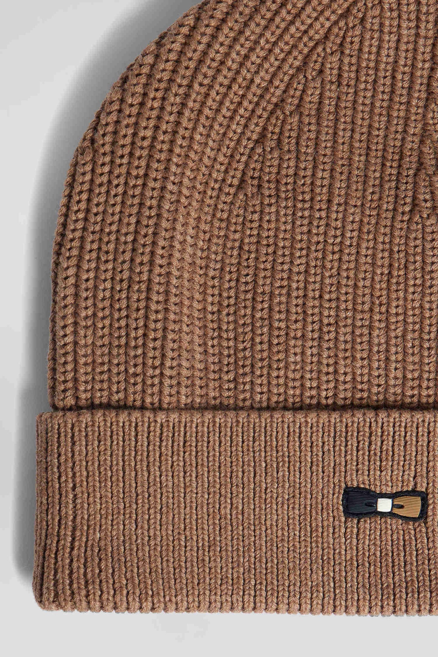 Camel knitted cotton beanie with tricolour details