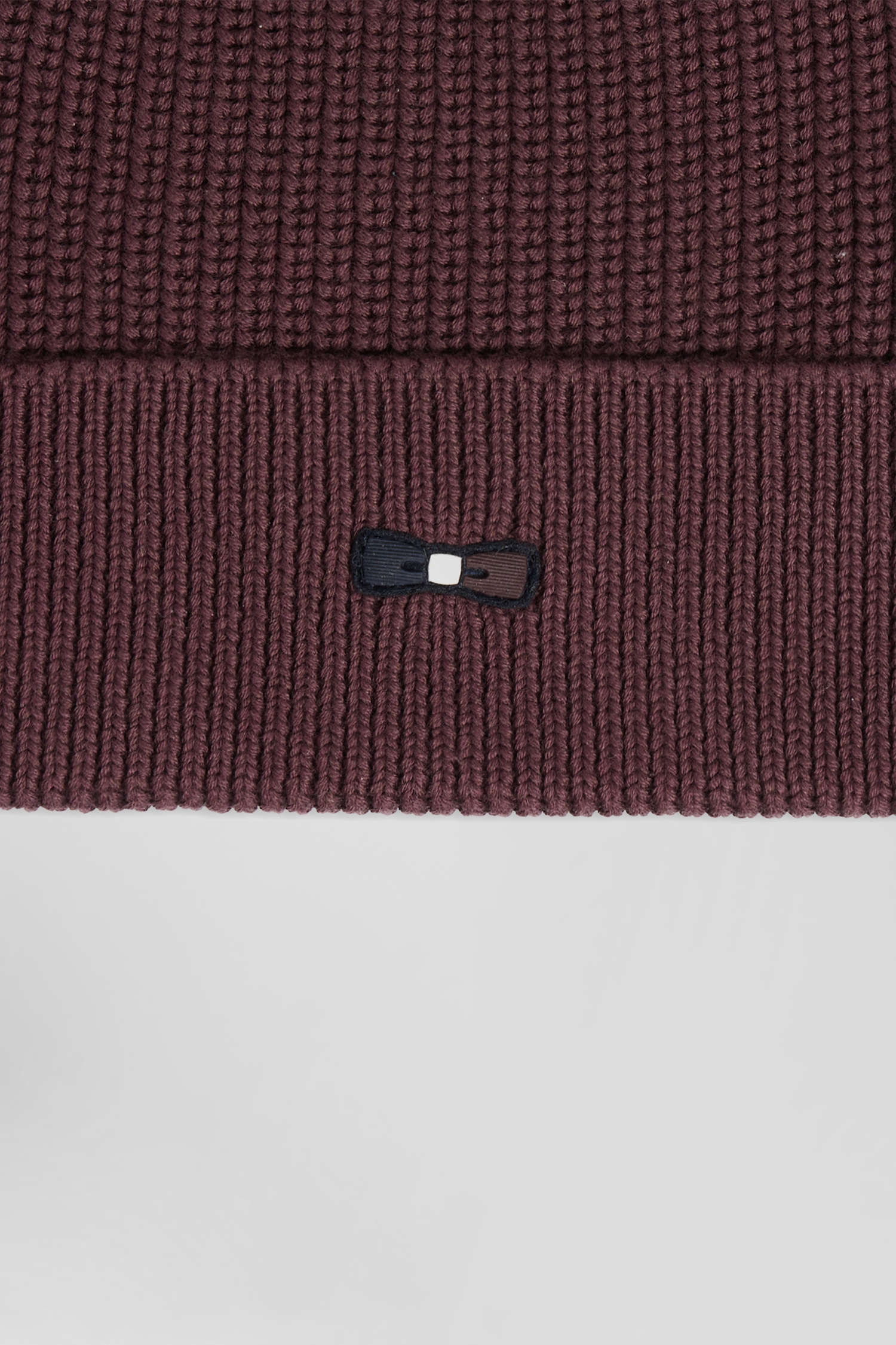 Burgundy knitted cotton beanie with tricolour details