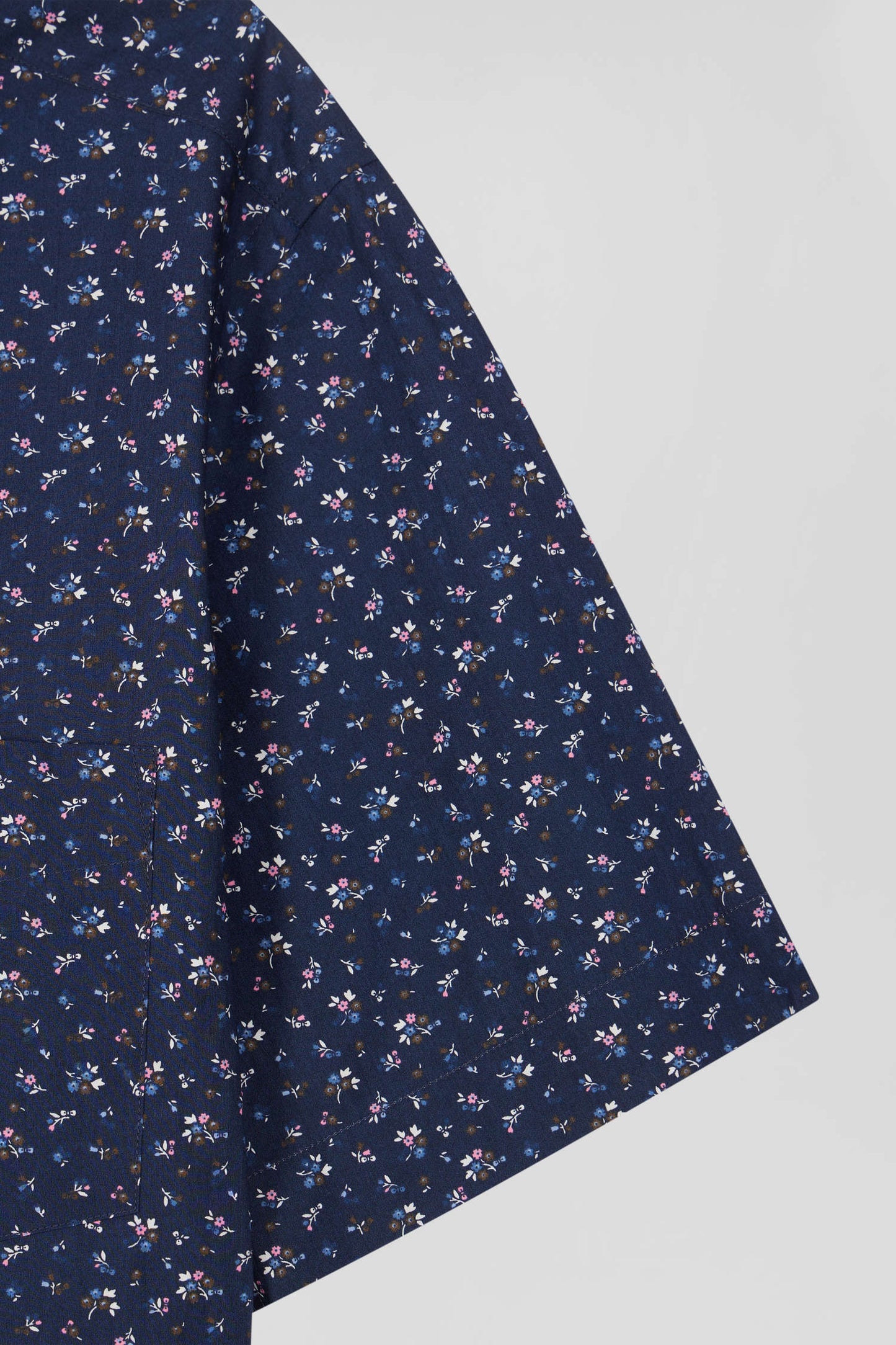 Regular navy blue cotton short-sleeved shirt with micro floral print