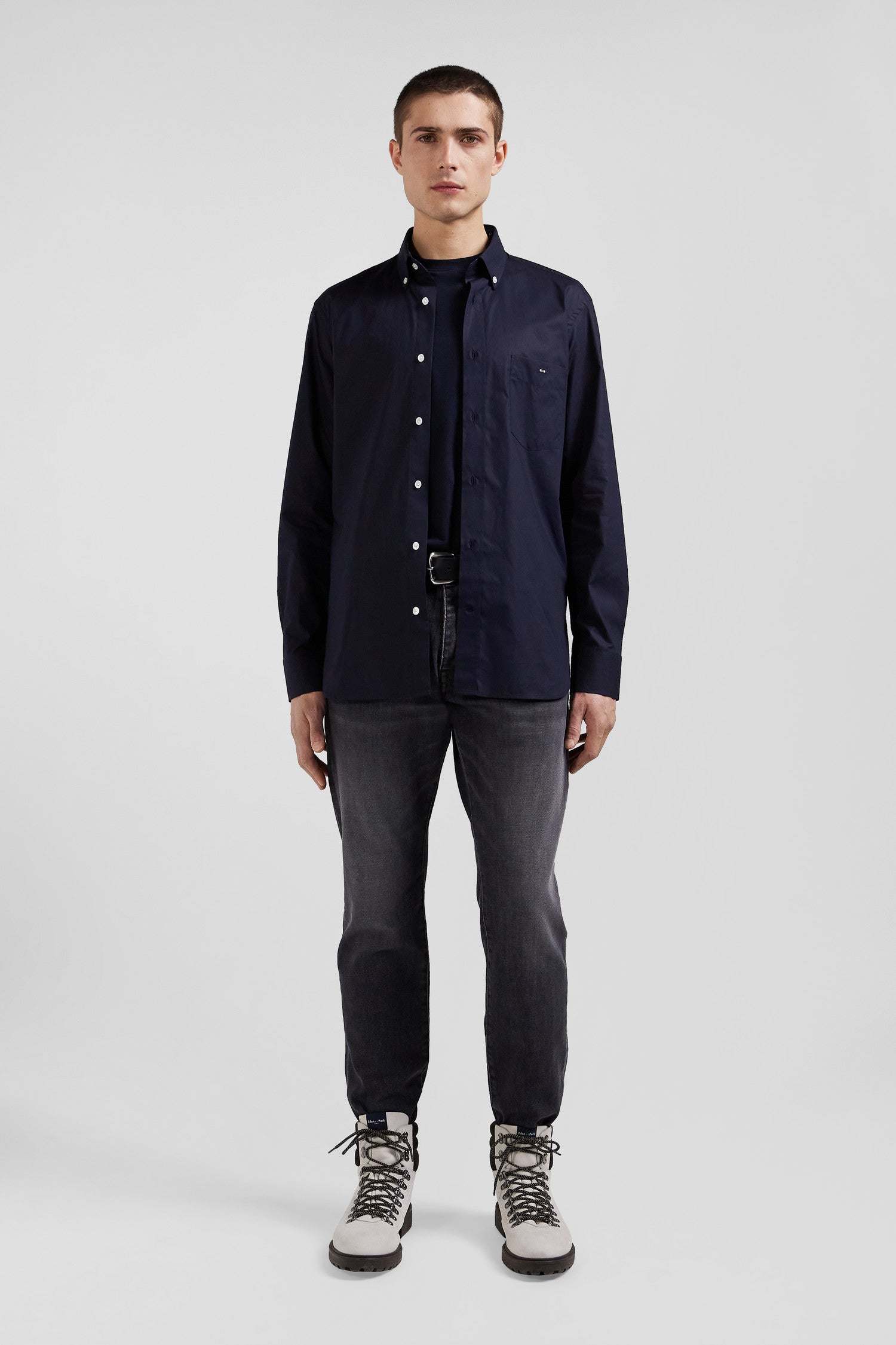 Regular navy blue cotton poplin shirt with button-down collar and printed elbow patches