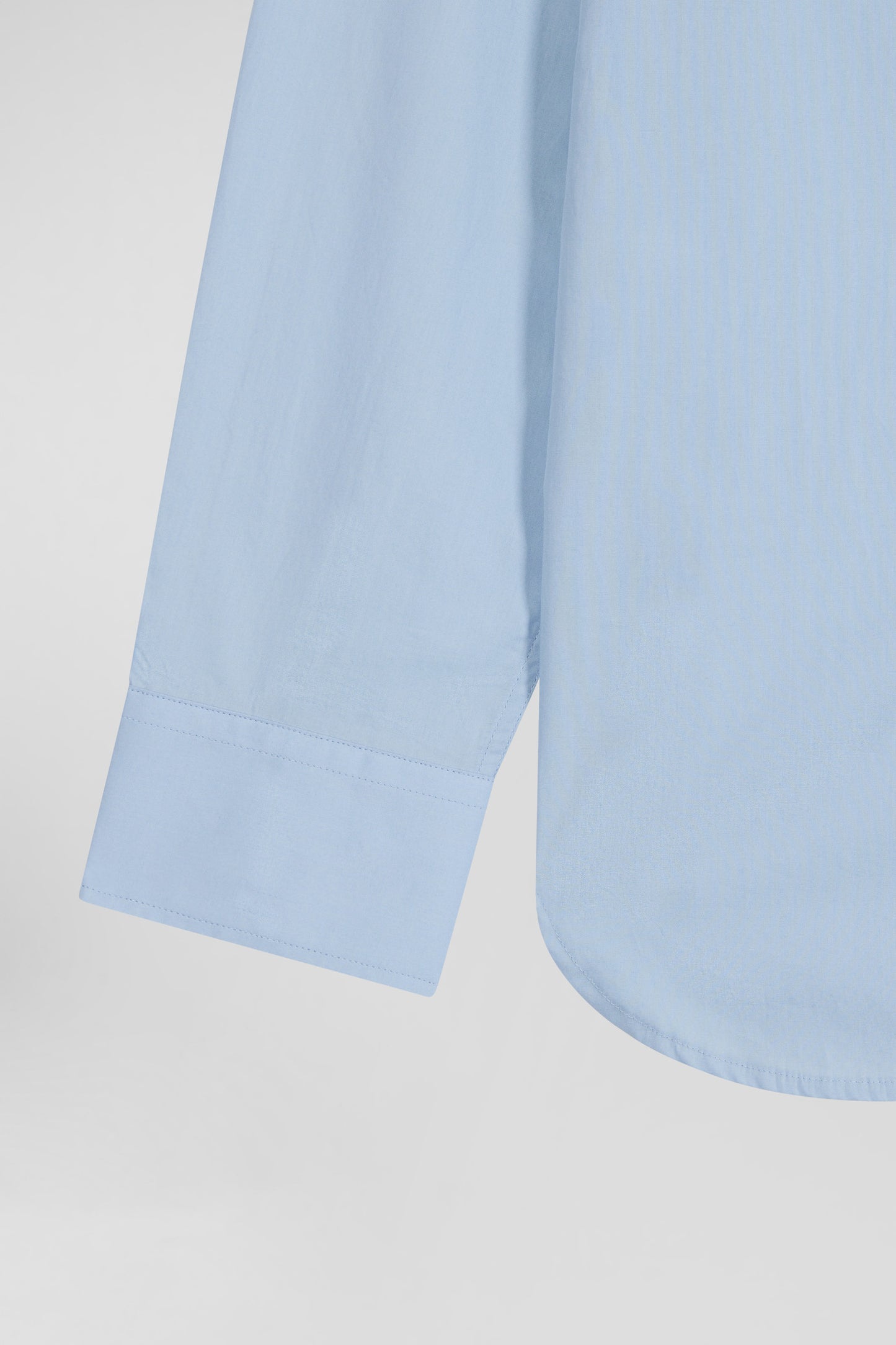 Regular sky blue cotton poplin shirt with button-down collar and printed elbow patches