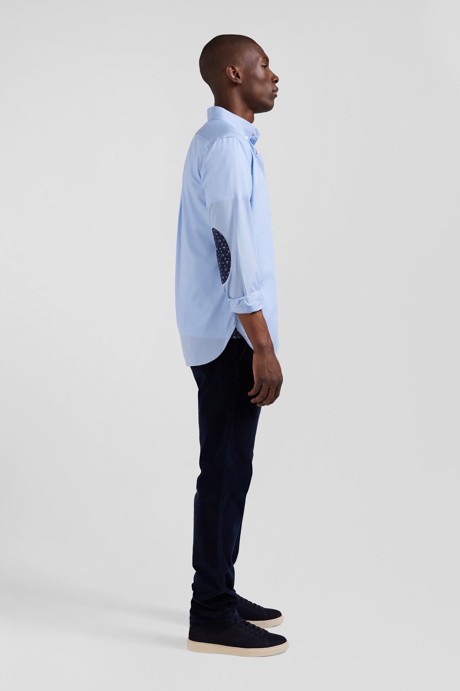 Regular sky blue cotton poplin shirt with button-down collar and printed elbow patches