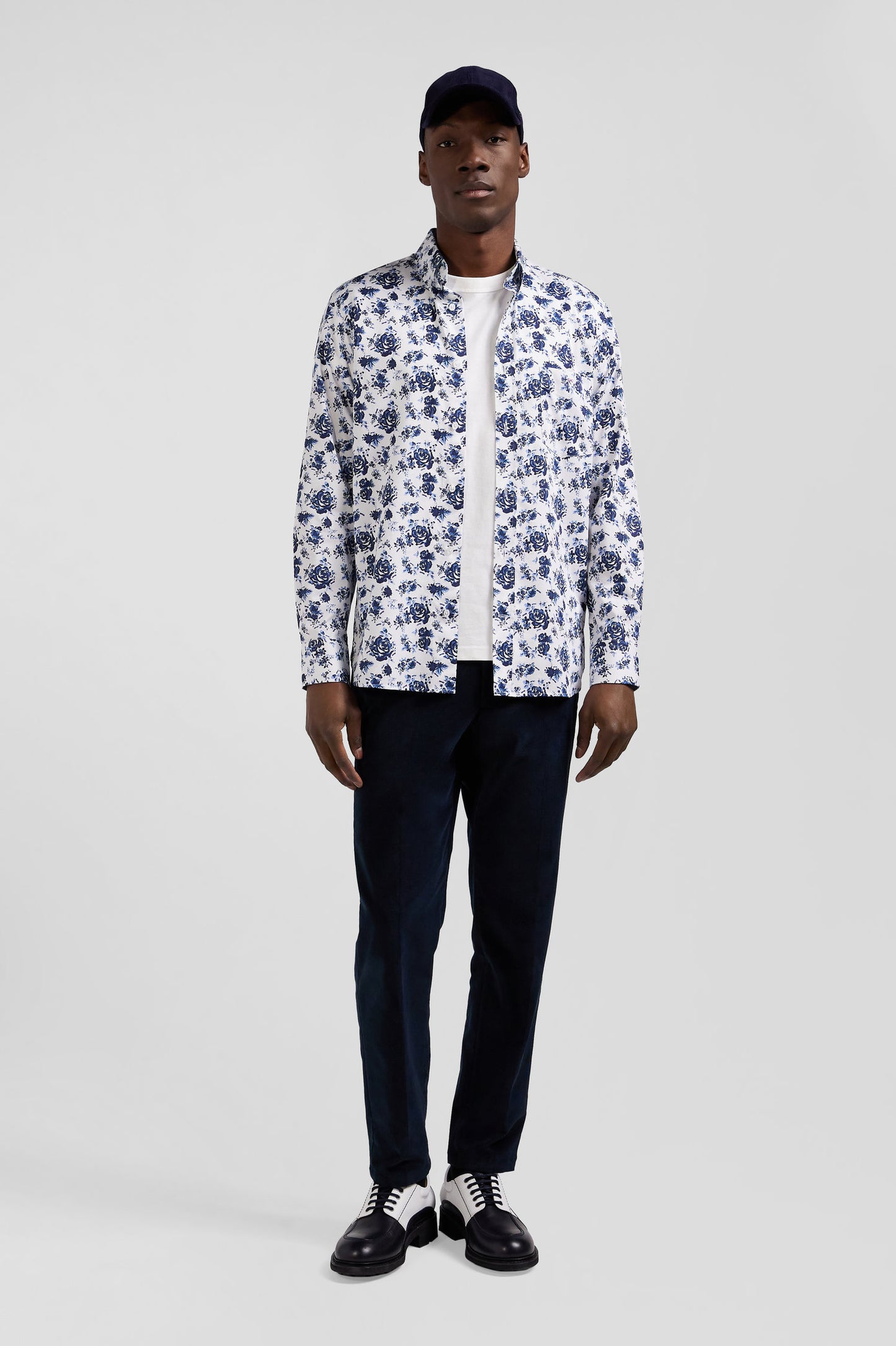 Regular white cotton twill shirt with blue floral print