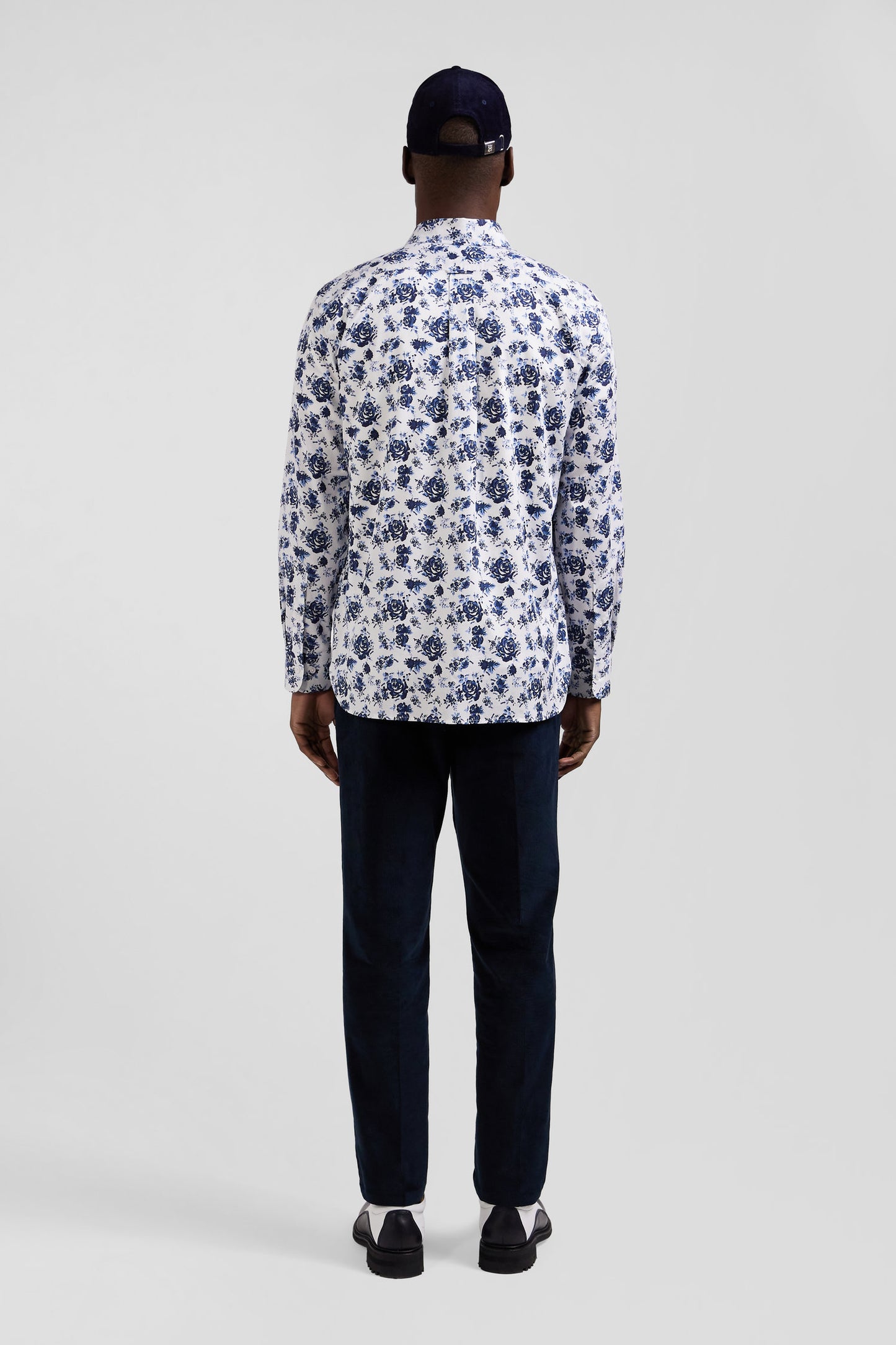 Regular white cotton twill shirt with blue floral print