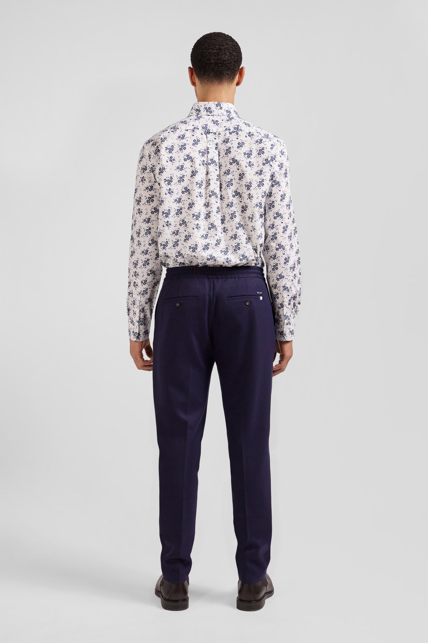 Regular ecru cotton poplin shirt with navy floral print