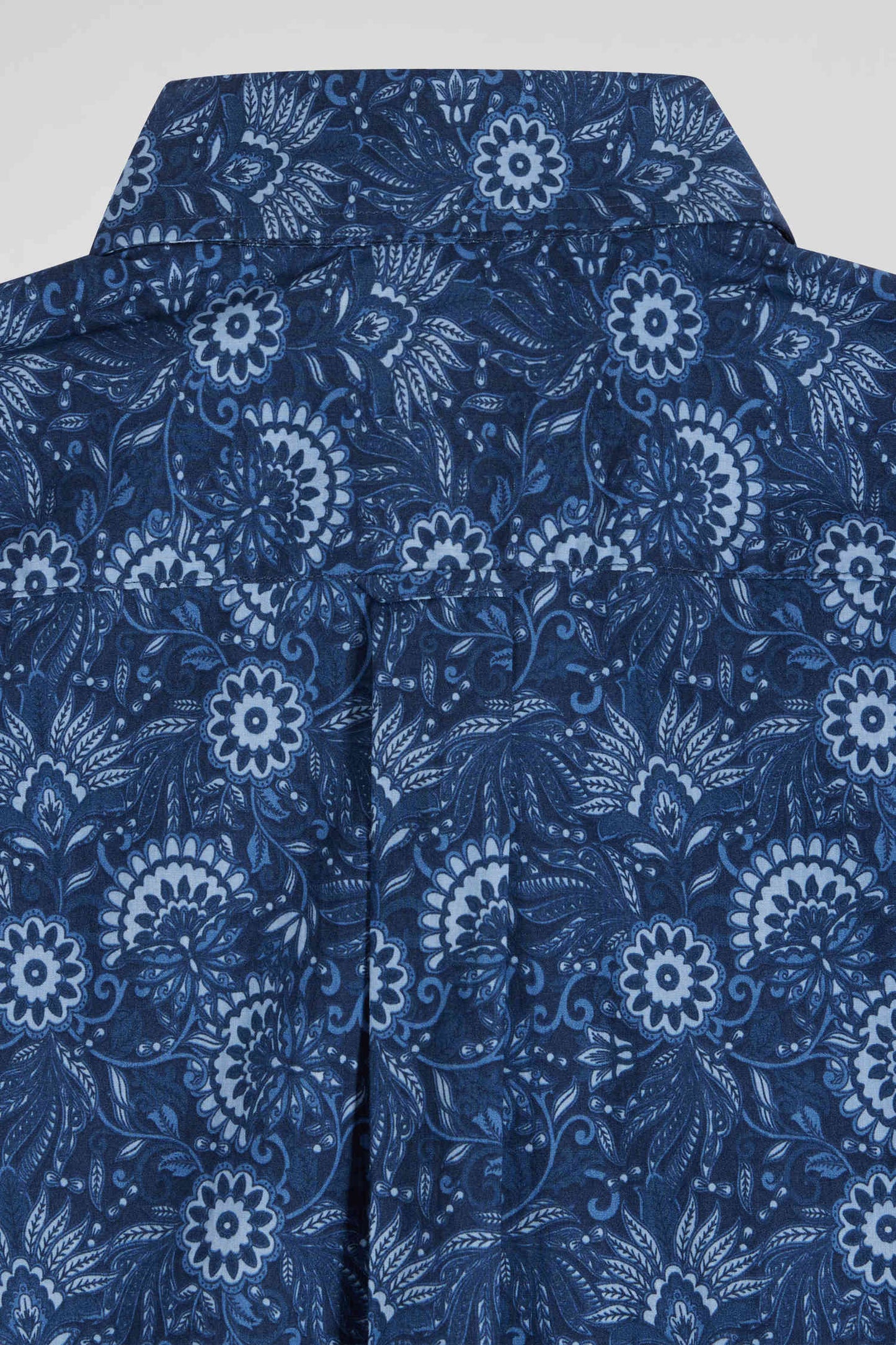Regular navy blue cotton shirt with graphic print
