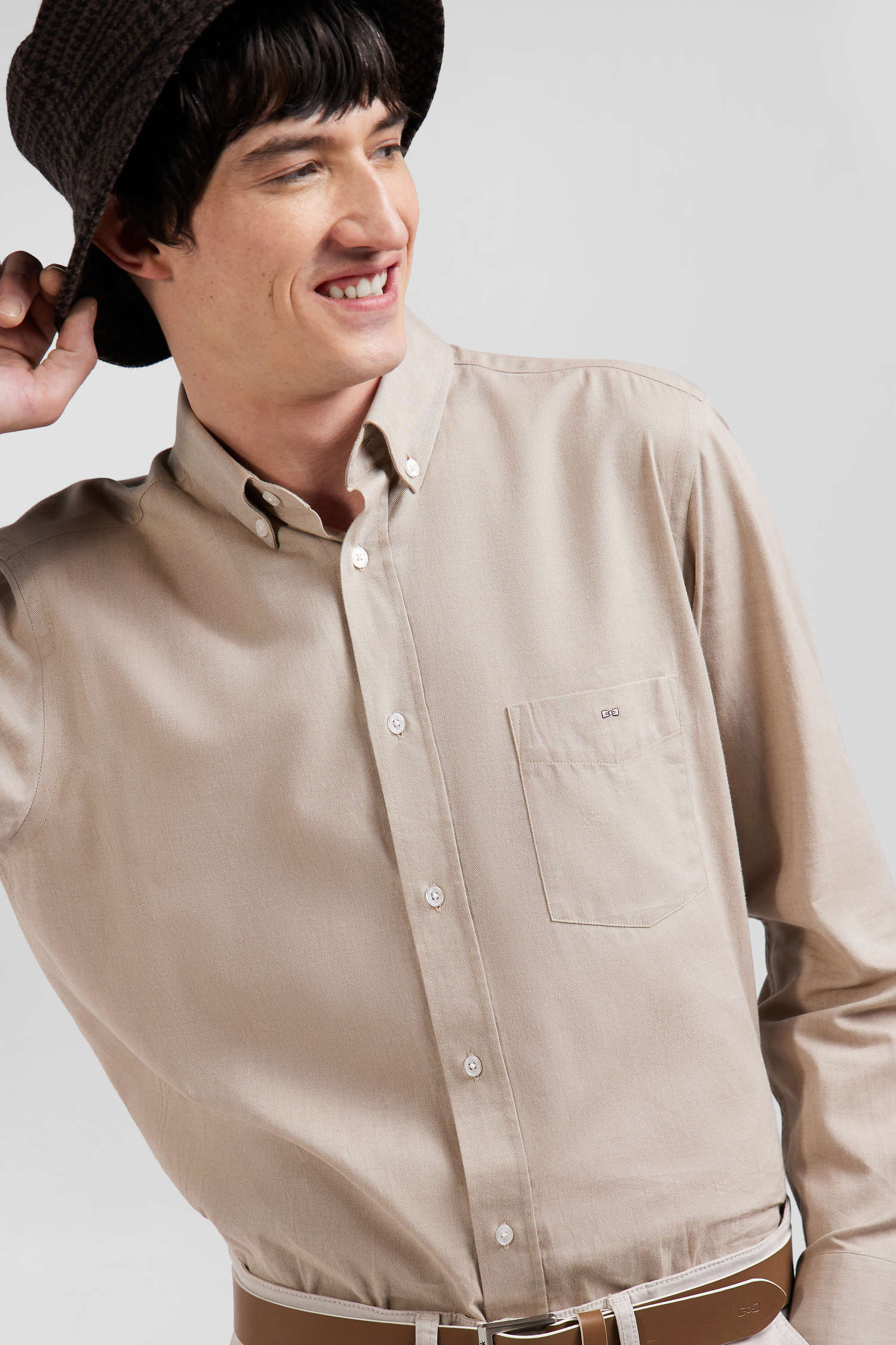 Regular plain brown cotton twill shirt with button-down collar