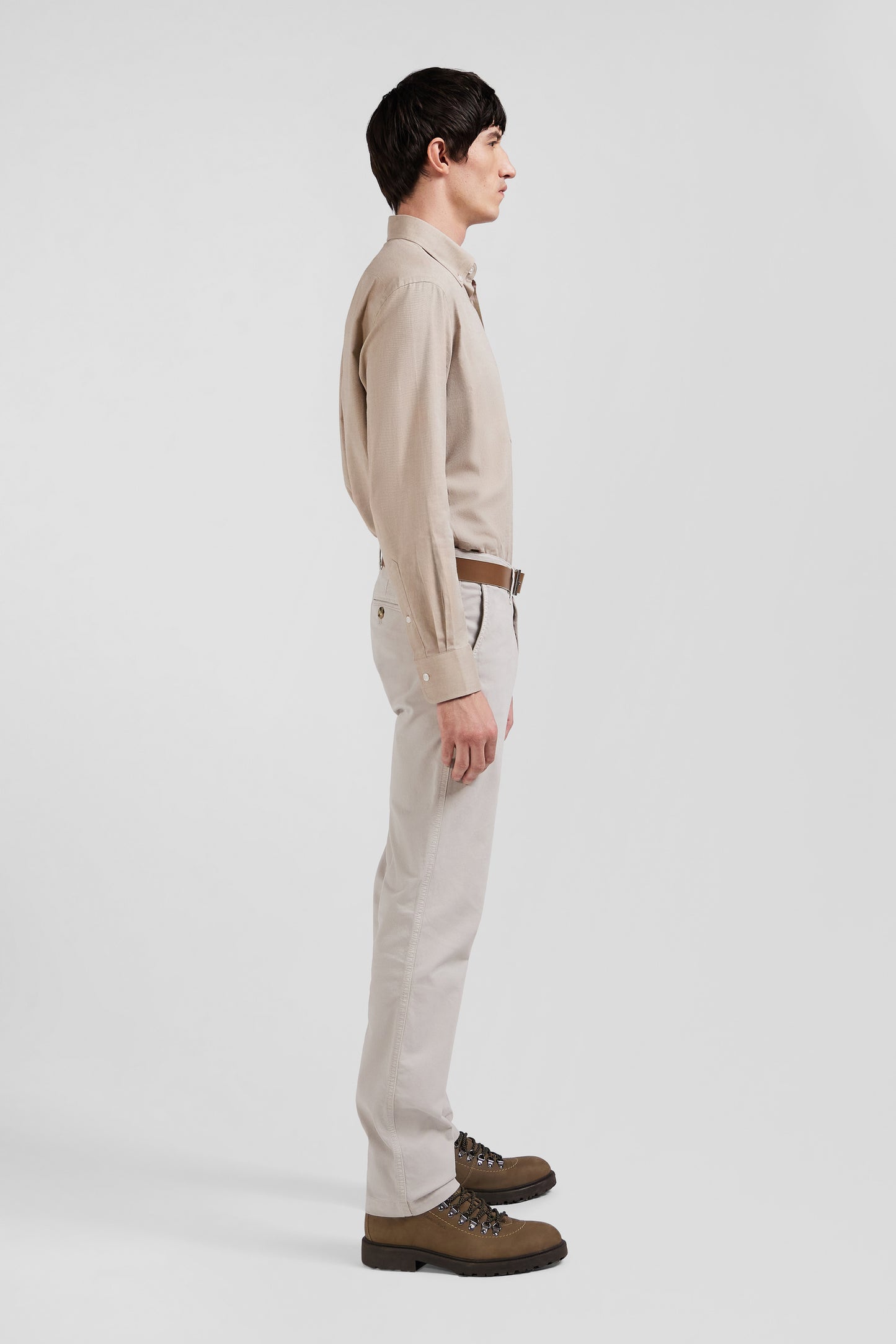 Regular plain brown cotton twill shirt with button-down collar