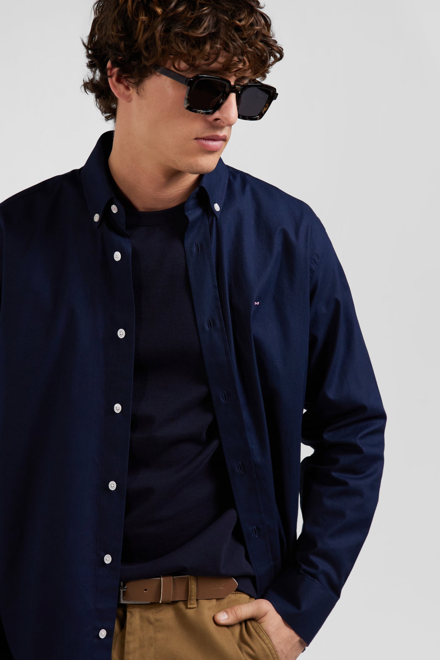 Regular navy blue oxford cotton shirt with back embroidery