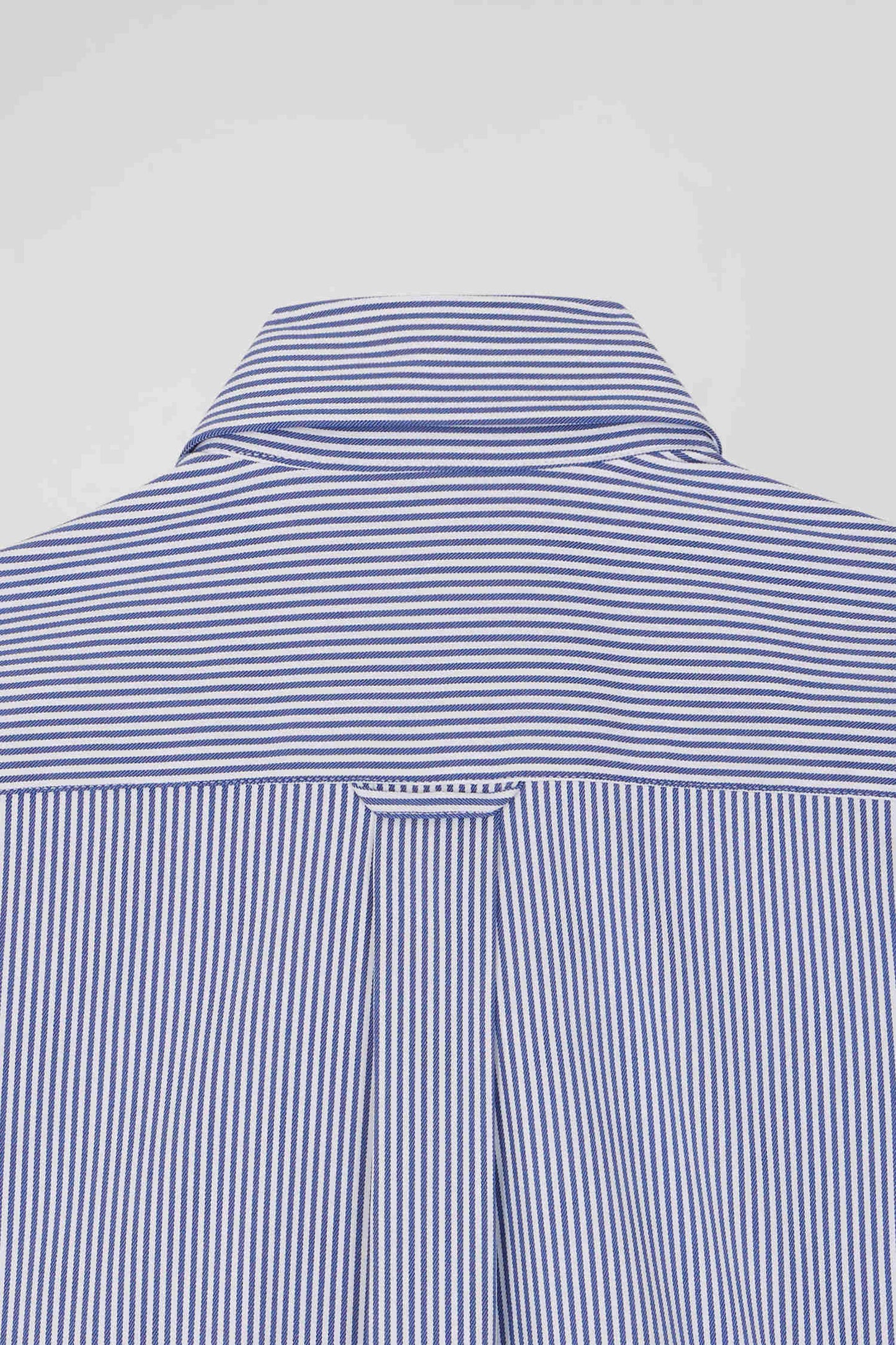 Regular navy blue cotton poplin shirt with baton stripes