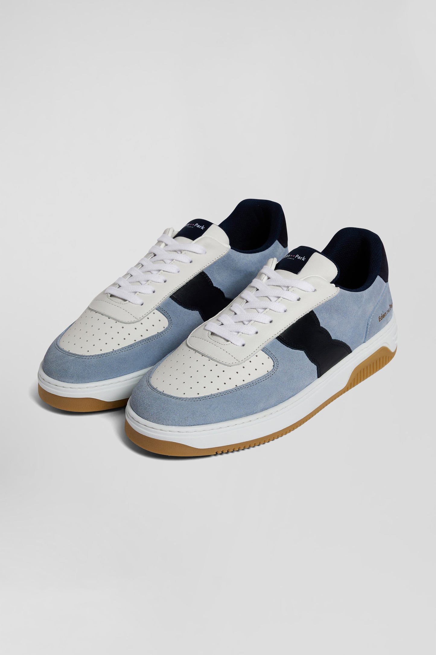 Sky blue low-top leather sneakers with navy blue cut-out