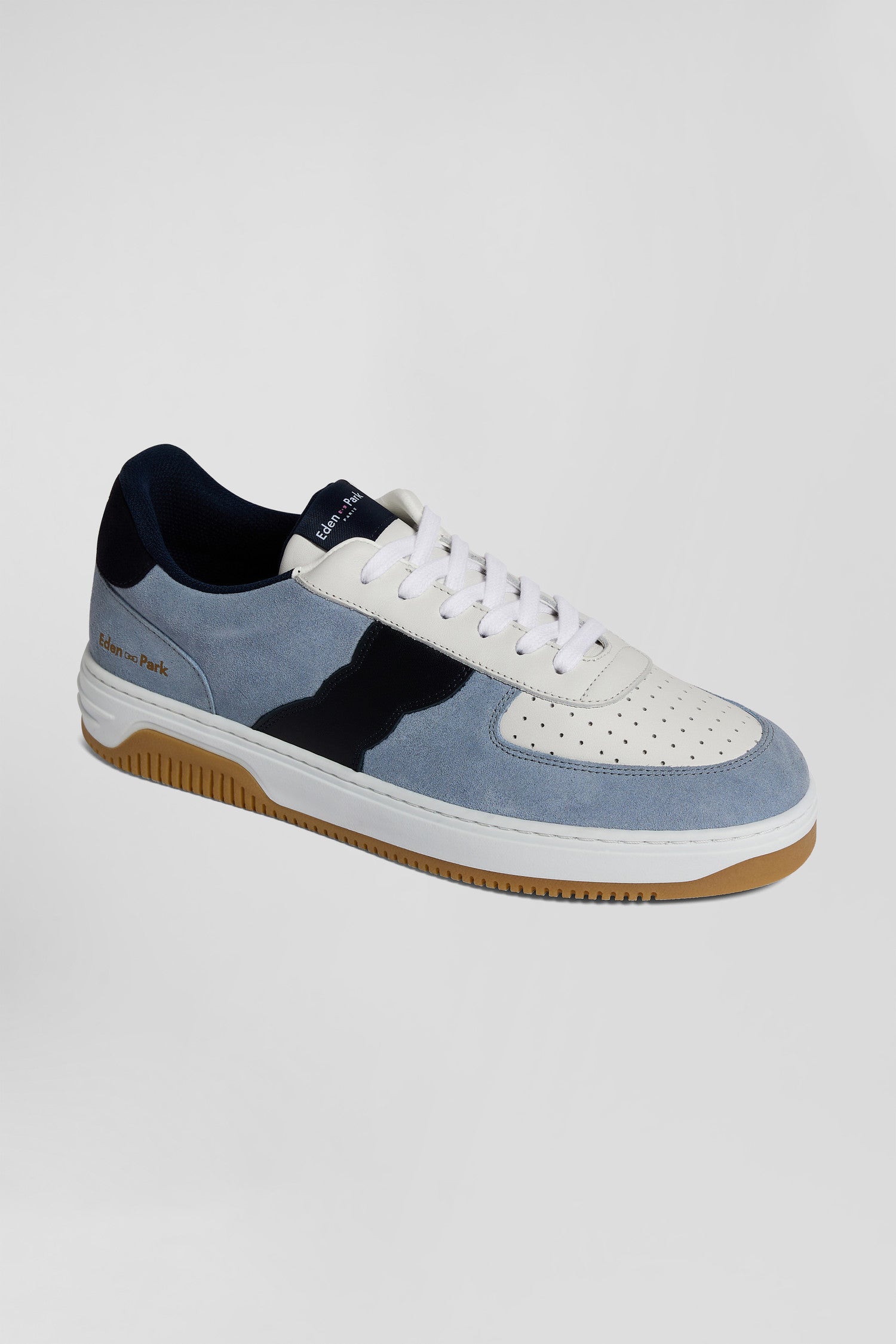 Sky blue low-top leather sneakers with navy blue cut-out