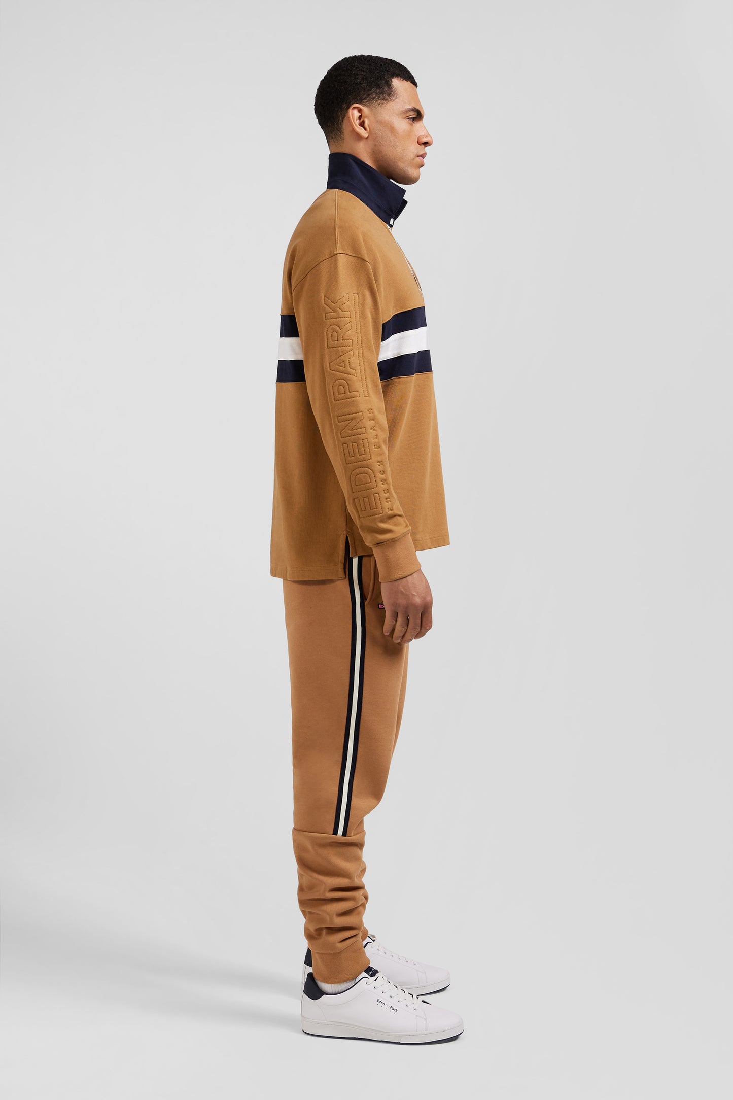 Relaxed camel embroidered long-sleeved cotton rugby shirt