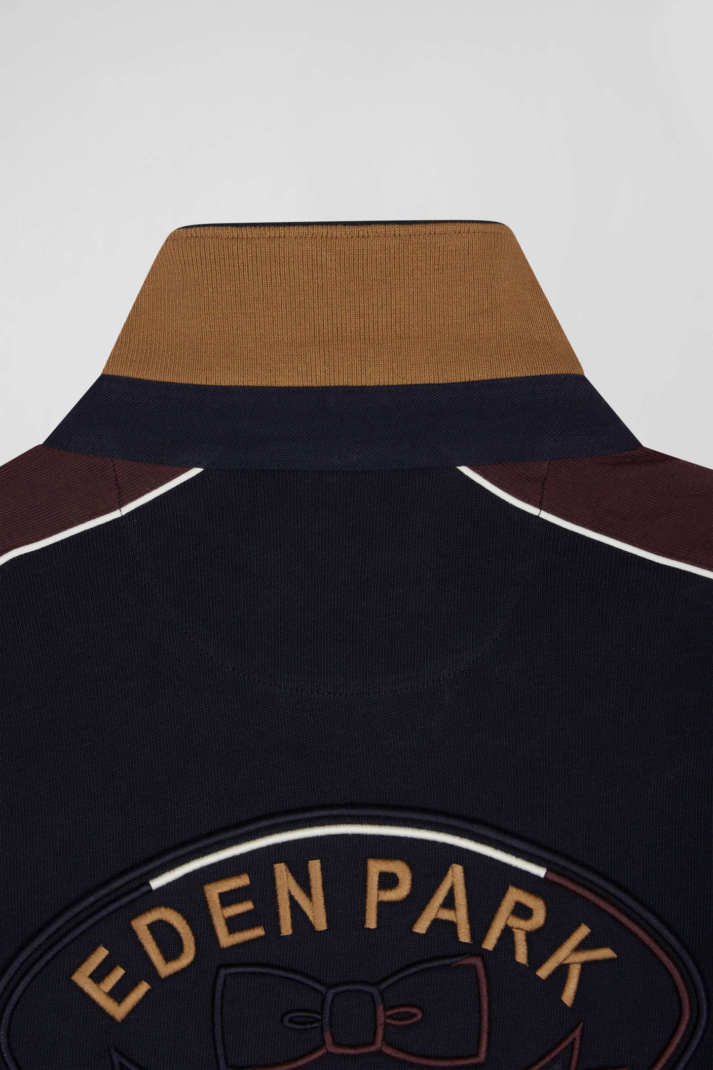 Long-sleeved jersey in hazelnut cotton with back embroidery and regular fit piping