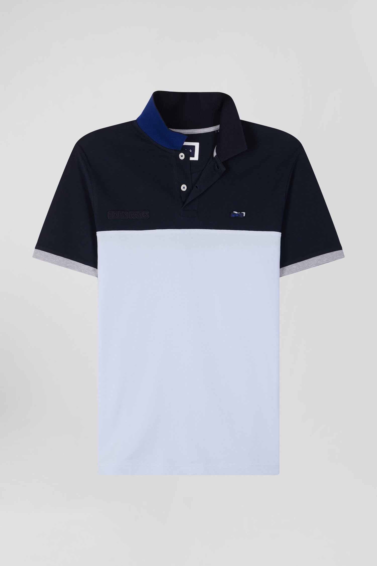 Regular sky blue short-sleeved cotton piqué polo shirt with bow tie embroidery and contrasting details