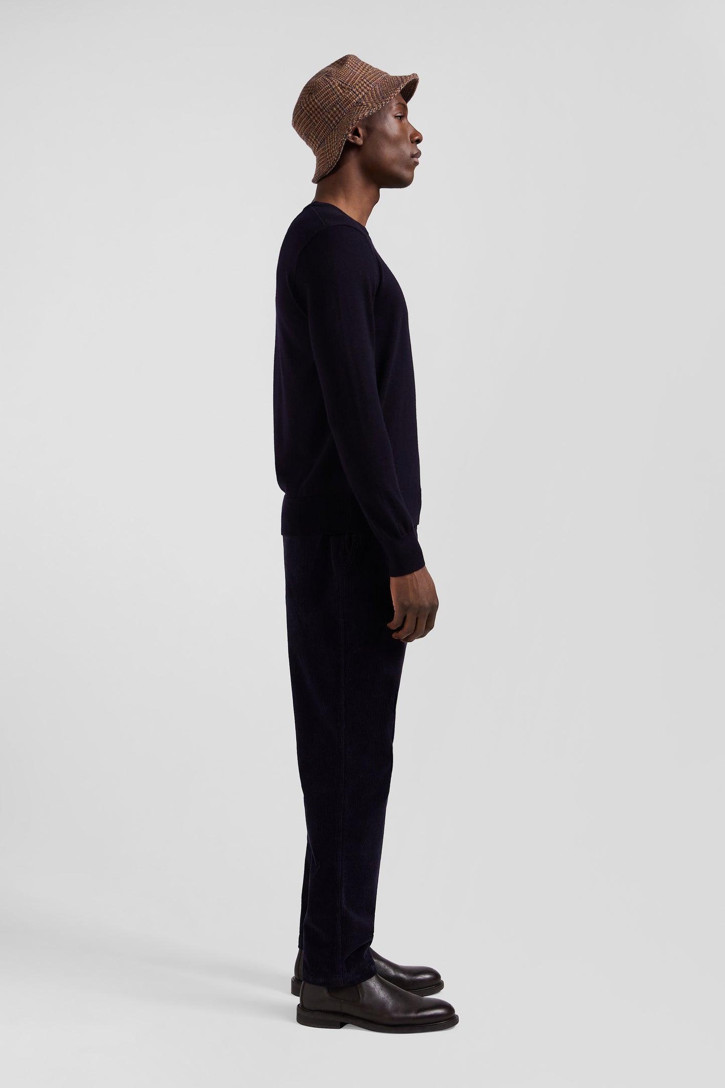 Regular navy blue merino wool V-neck jumper