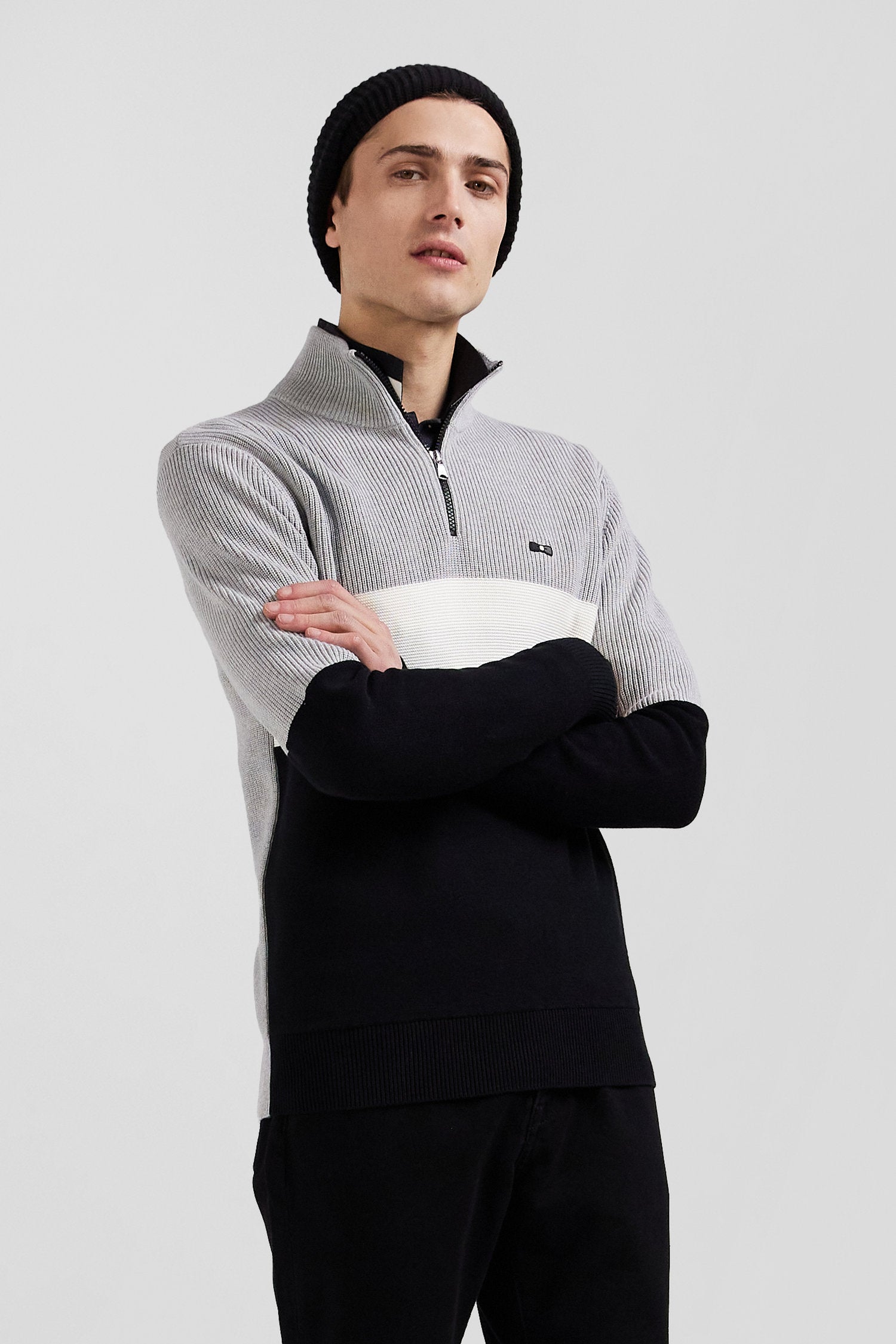 Regular grey semi-zipped cotton jumper with knit patterns