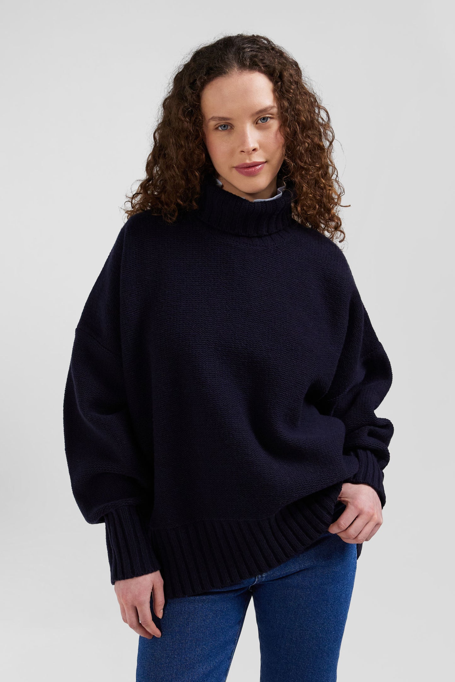 Pull col roulé en laine mélangée bleu marine coupe Oversized