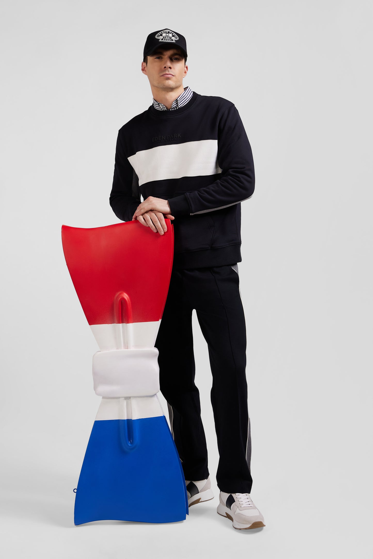 Black cotton crewneck sweatshirt in a Relaxed fit