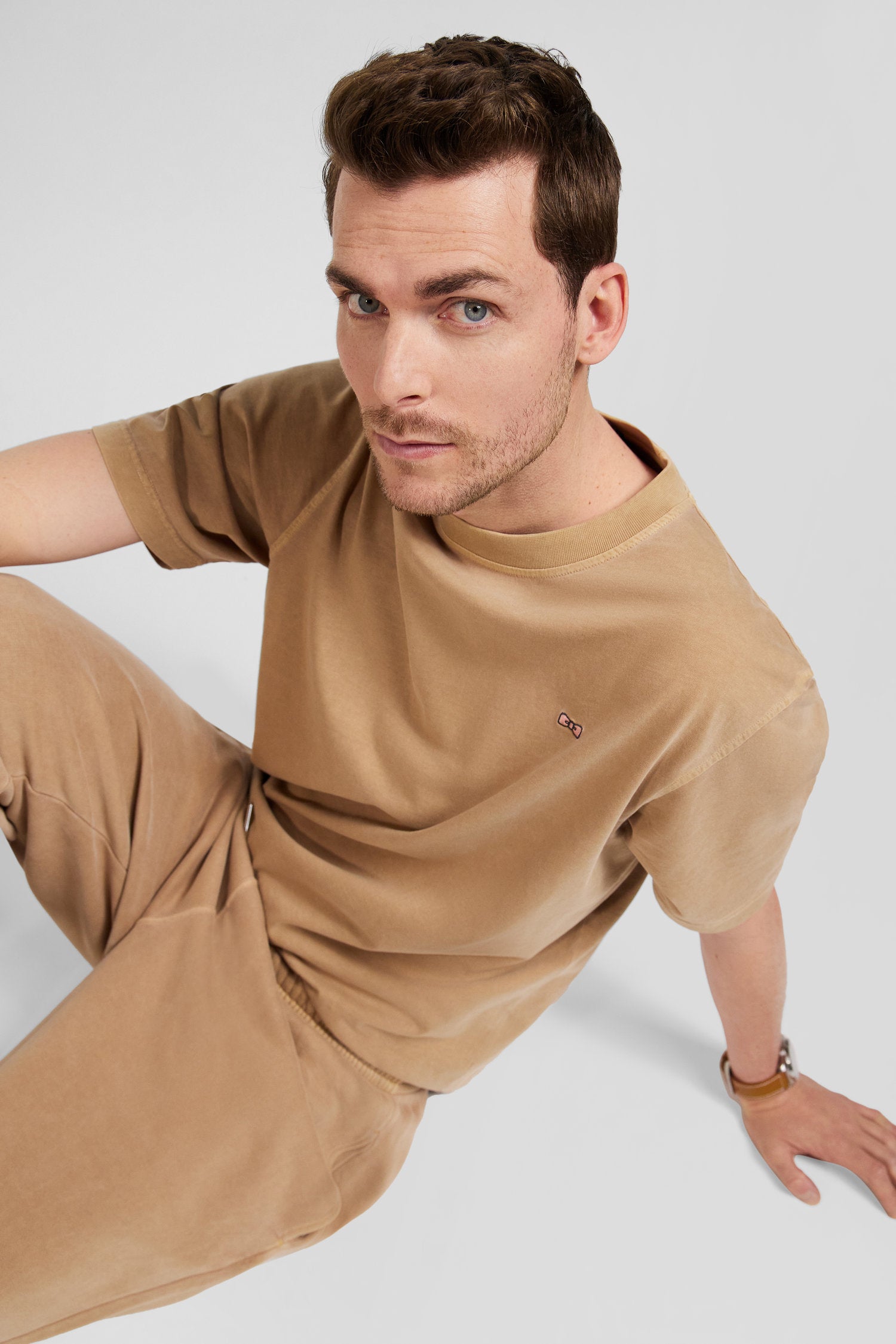 Oversize camel unisex short-sleeved T-shirt in overdyed cotton