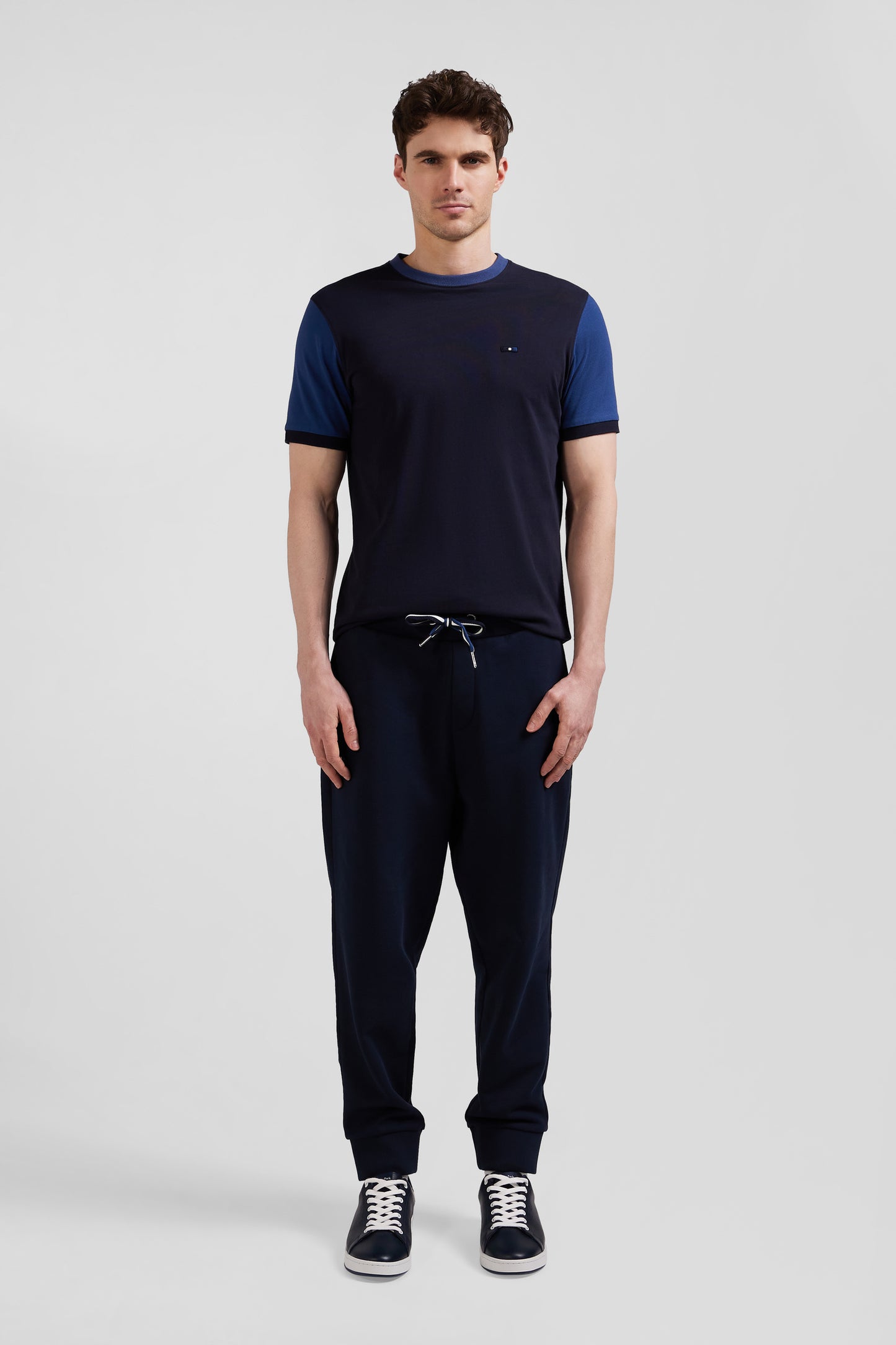 Regular navy blue cotton T-shirt with short contrasting sleeves