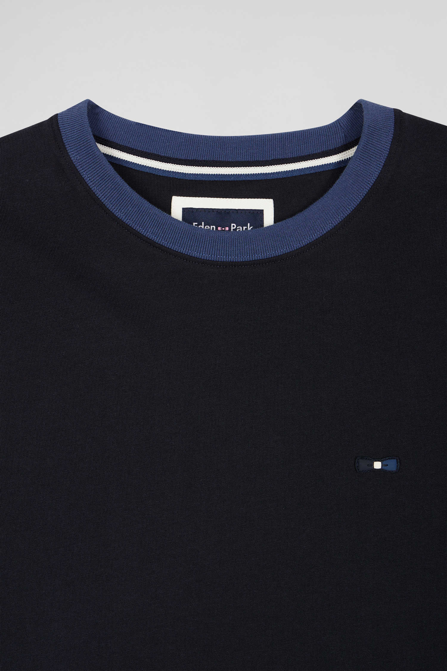 Regular navy blue cotton T-shirt with short contrasting sleeves