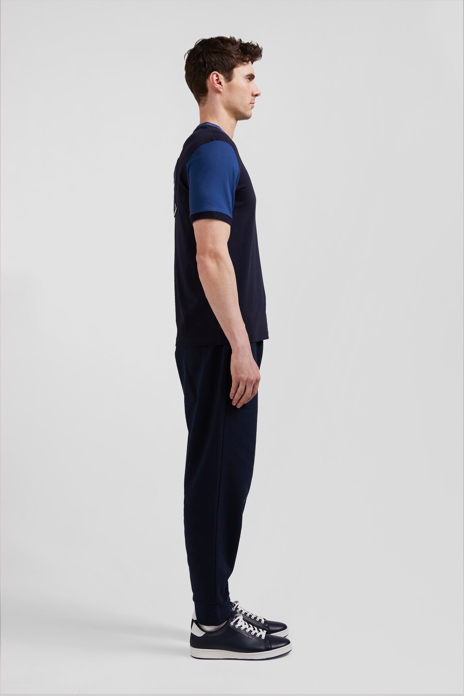 Regular navy blue cotton T-shirt with short contrasting sleeves