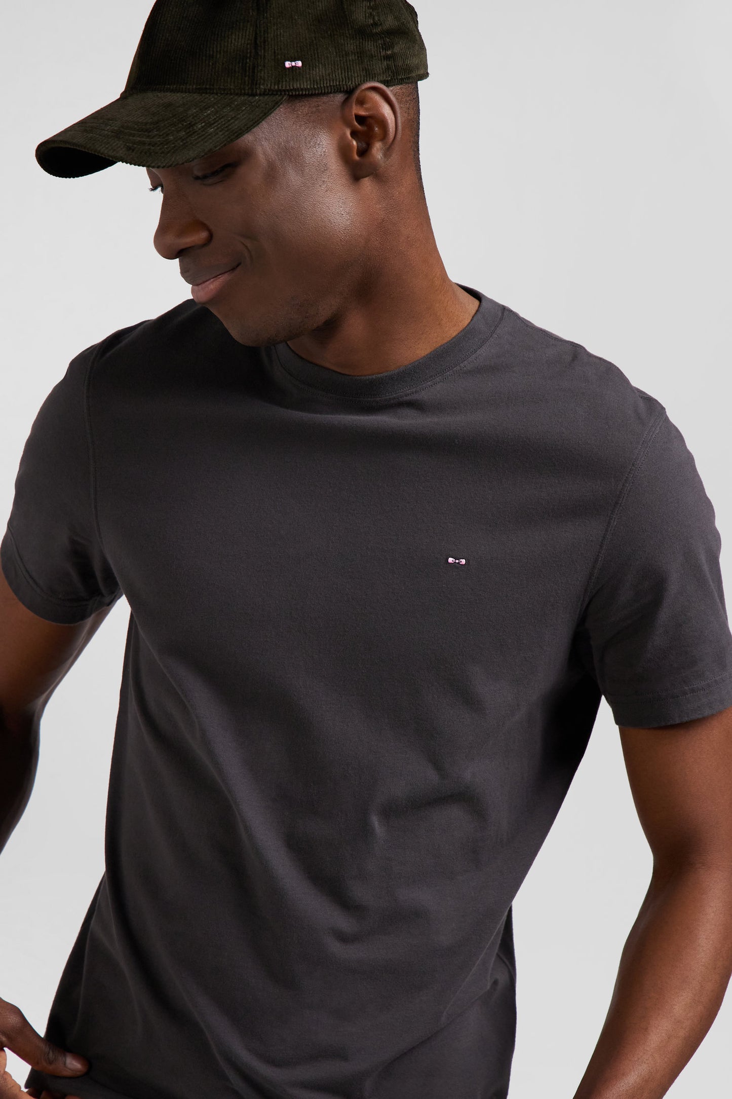 Regular khaki short-sleeved cotton T-shirt with back patch