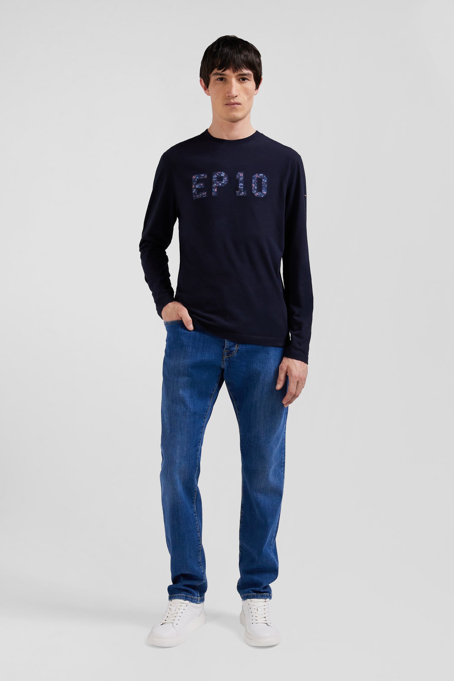 Regular navy blue long-sleeved cotton T-shirt with printed back patch