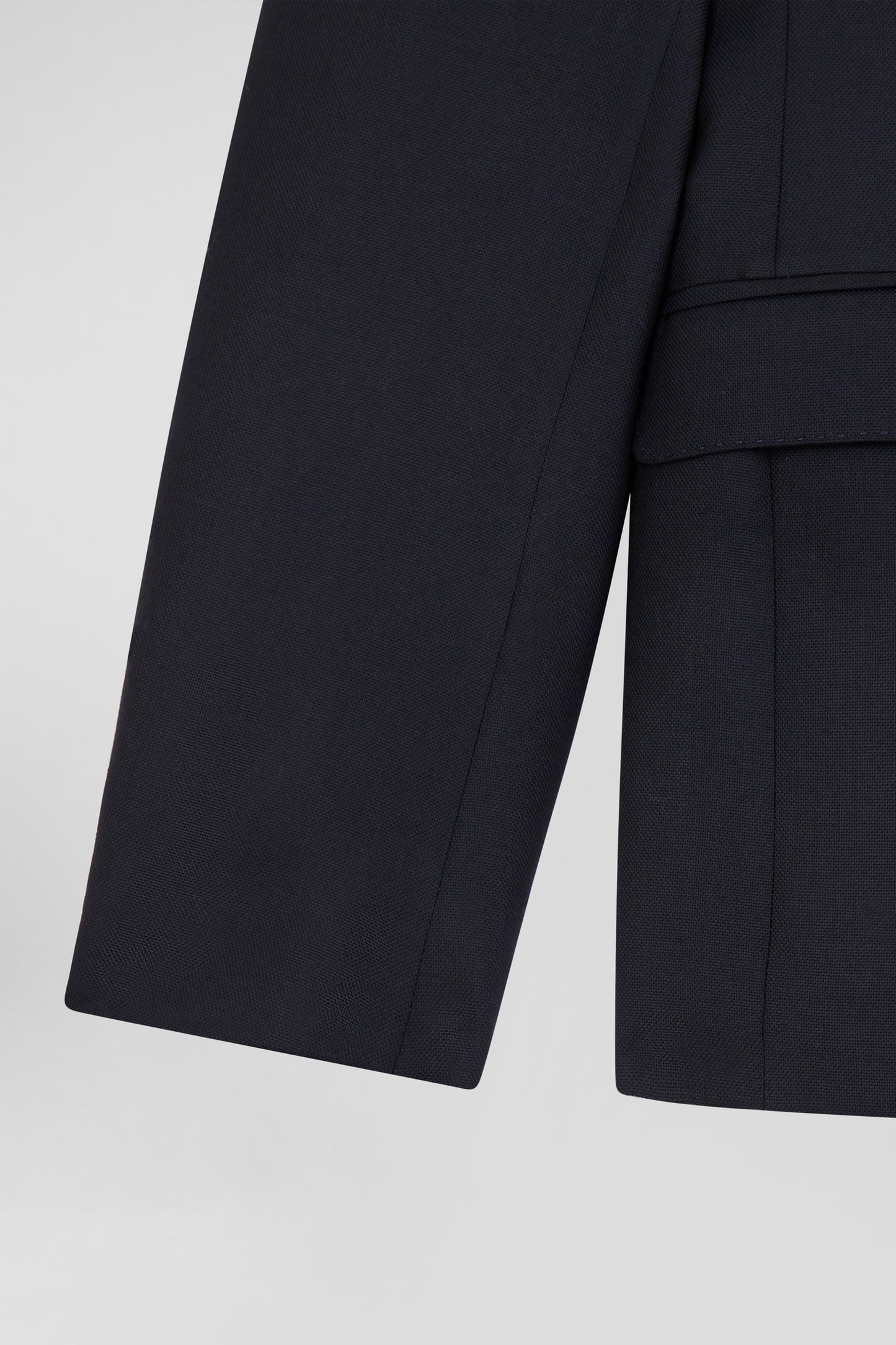 Navy blue wool blazer with striped lining Modern fit