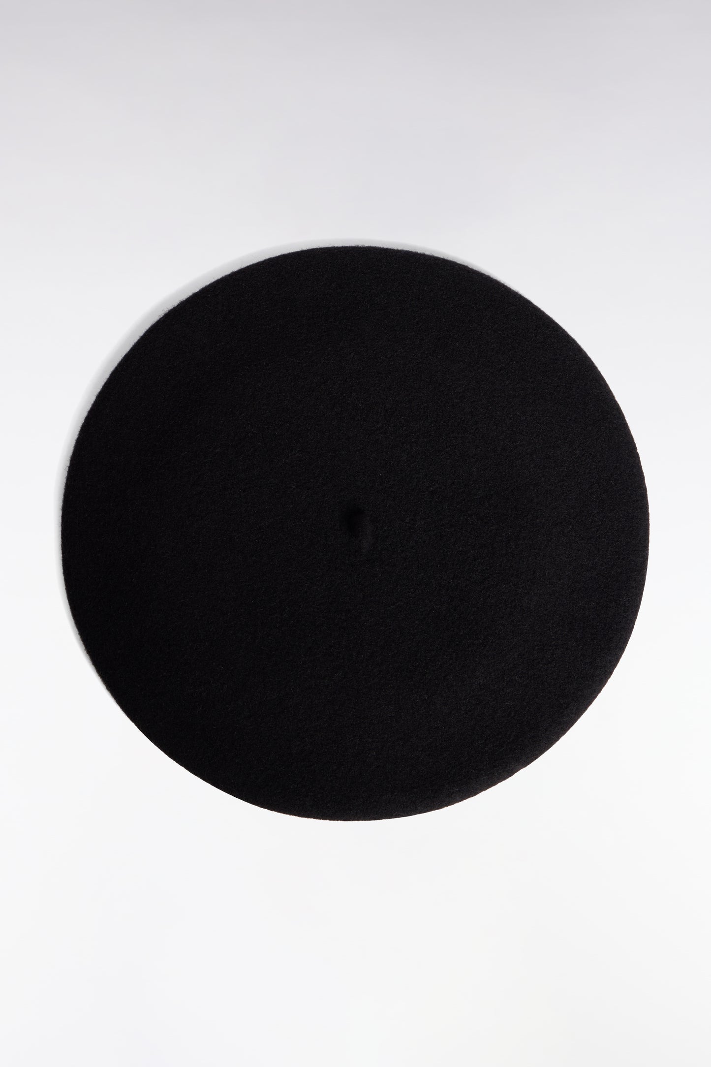 Plain black virgin wool beret