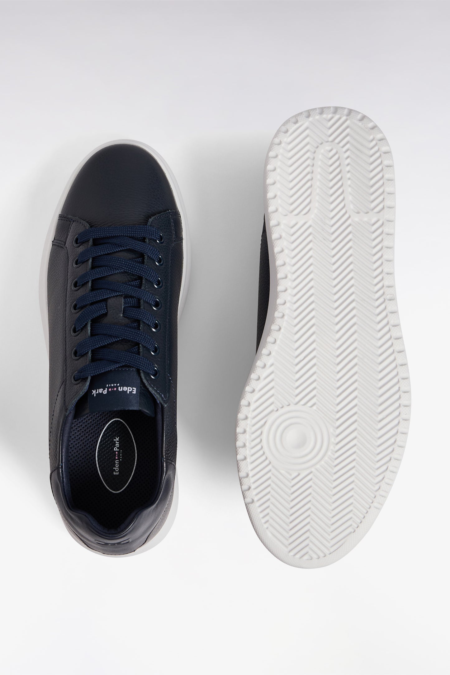 Low sneakers in navy grained leather