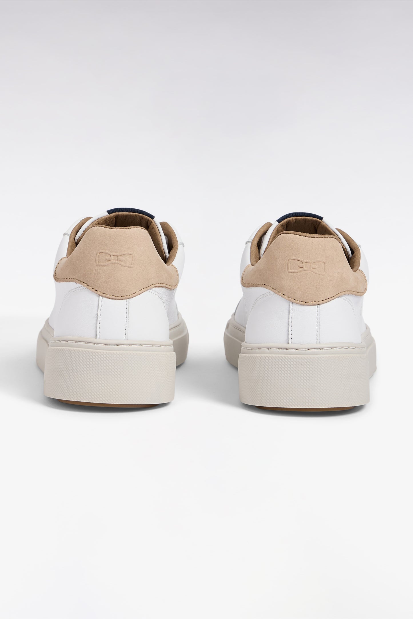 Two-tone low-top sneakers in white leather and sand suede