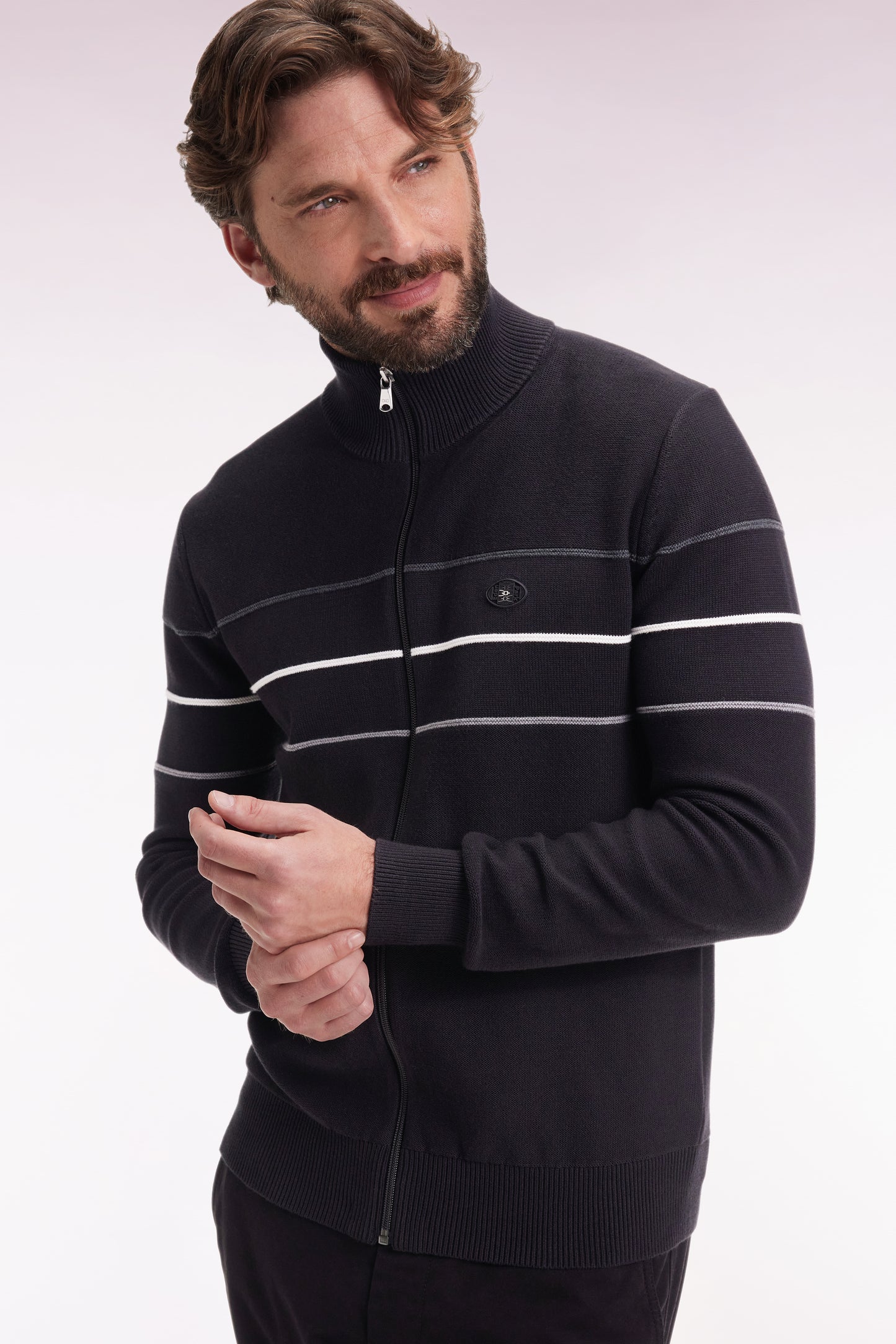 Zipped cardigan in black cotton with coloured piping, straight cut