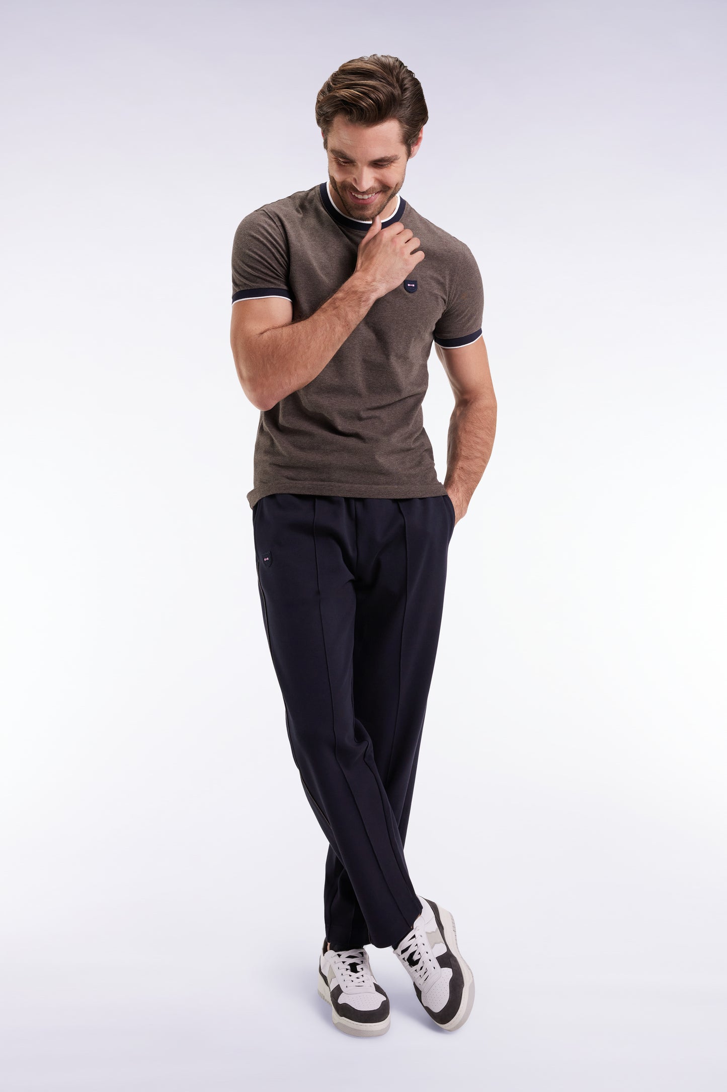 Navy brushed fleece jogging suit with piping and front pleats, straight cut