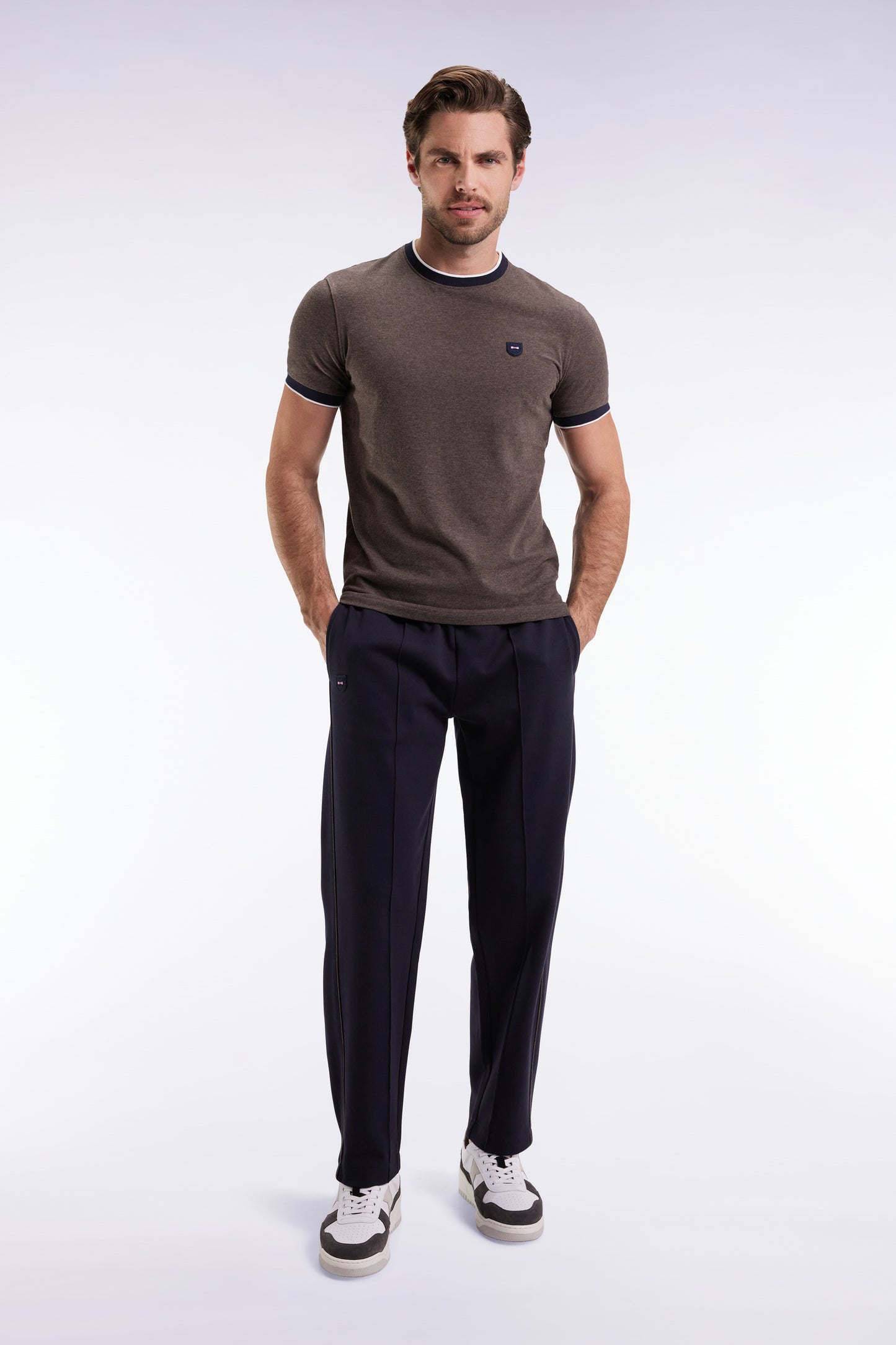 Navy brushed fleece jogging suit with piping and front pleats, straight cut