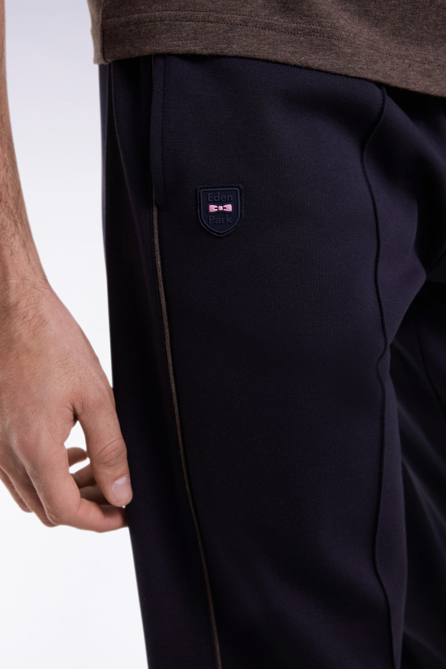 Navy brushed fleece jogging suit with piping and front pleats, straight cut